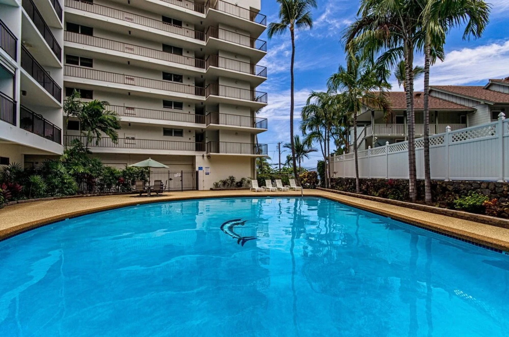 Kona Alii 403 by RedAwning