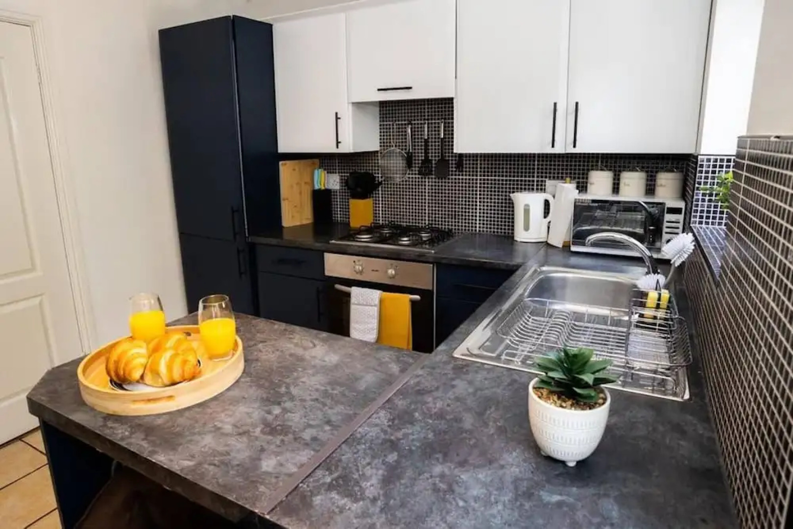 Lovely 2bedroom Home in Haydock With Free Parking