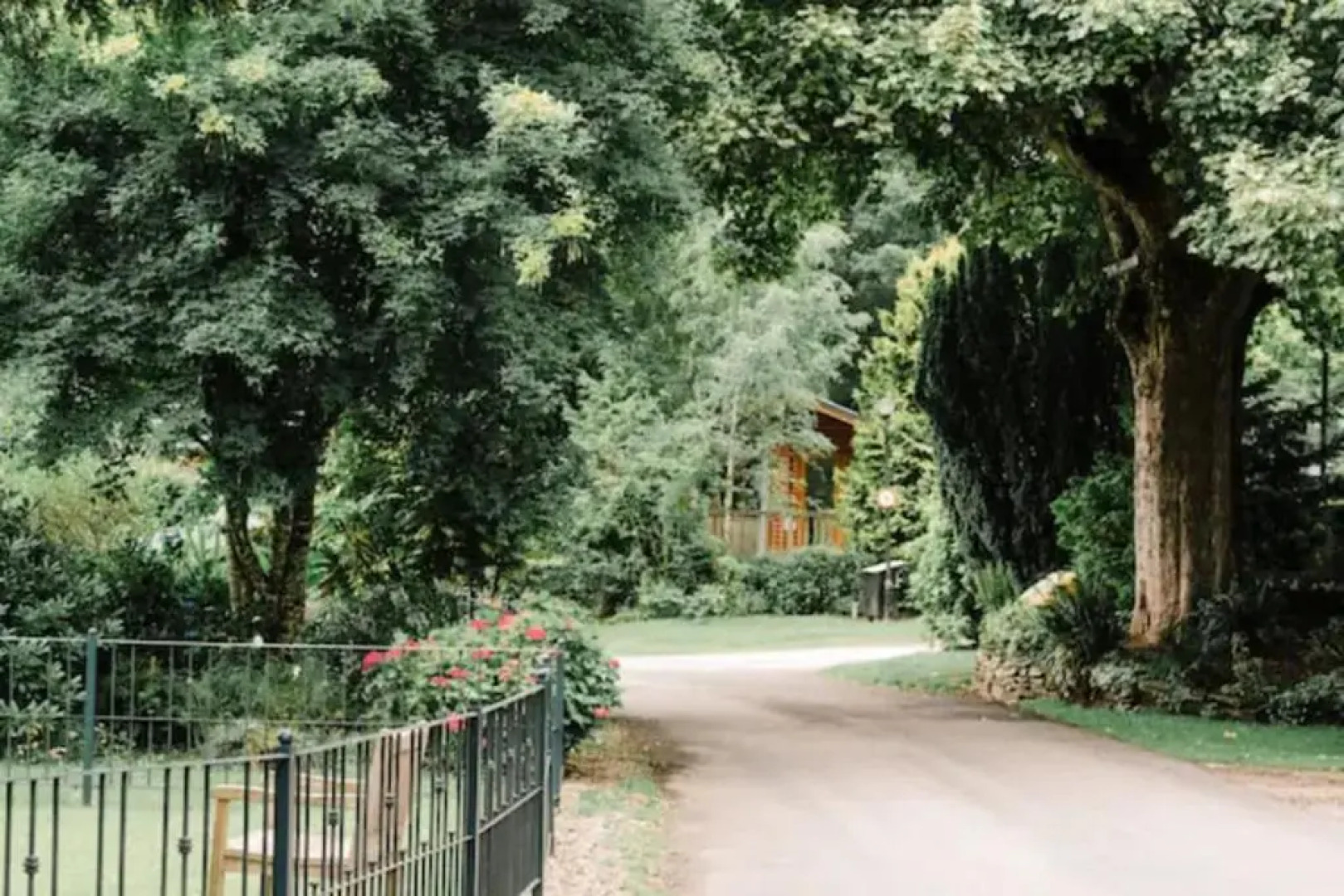 Erigmore Cottage - A cosy cottage located in a countryside park with WIFI and access to swimming pool