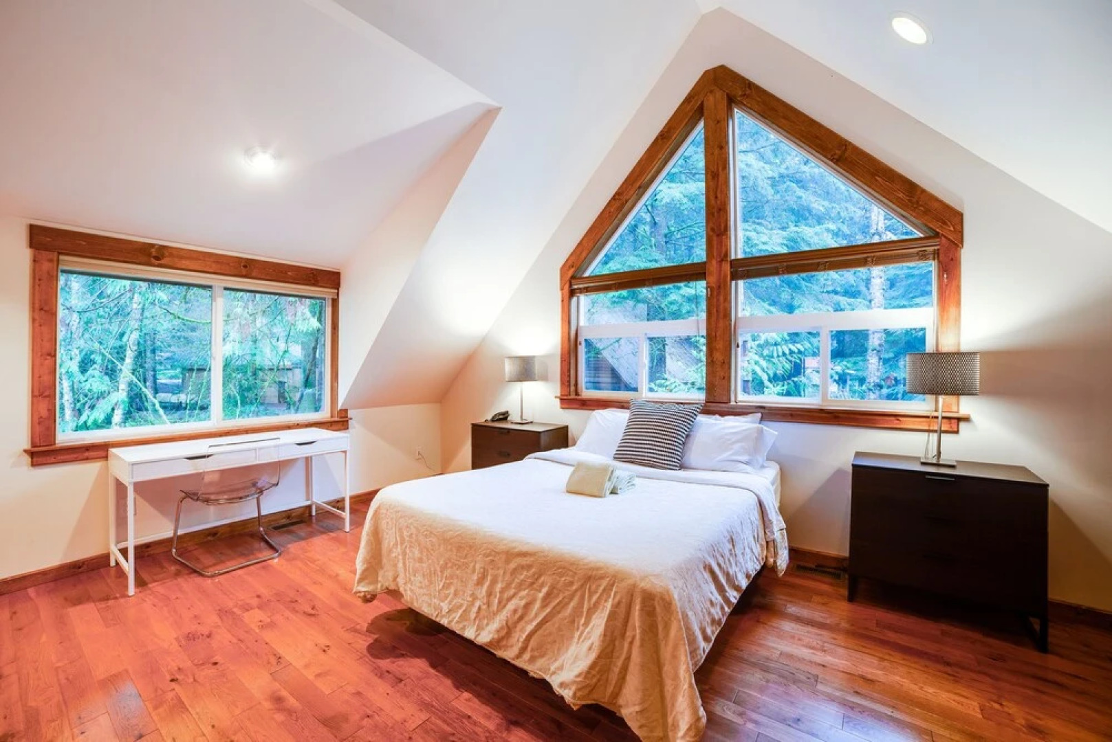 Mt. Baker Lodging Cabin 50 - Hot Tub, WiFi, Sleeps 8! by MBL