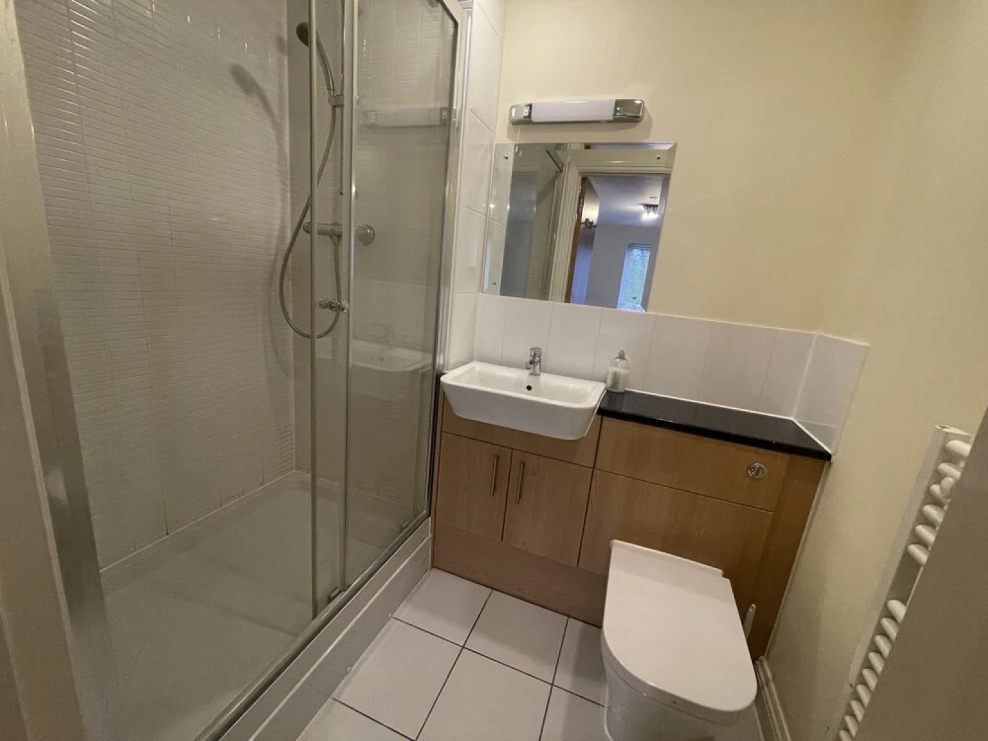 Continental Apartments -2-bed Farnborough Train St