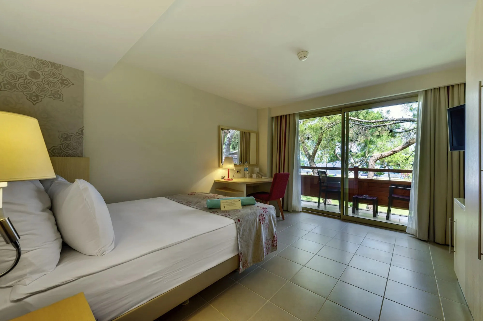 Robinson Camyuva - Adults only