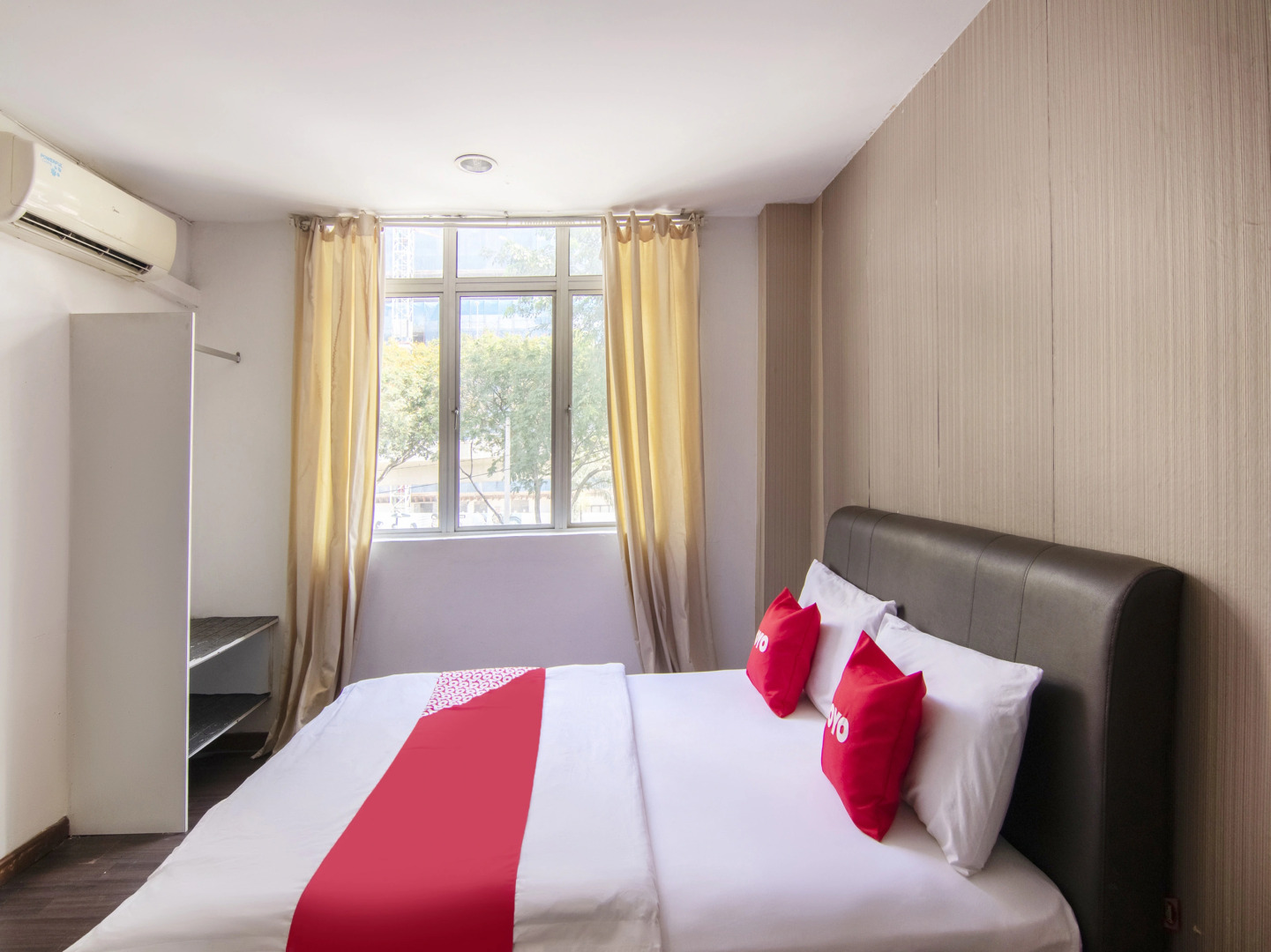 OYO 89891 1st Inn Hotel Subang (SJ15)