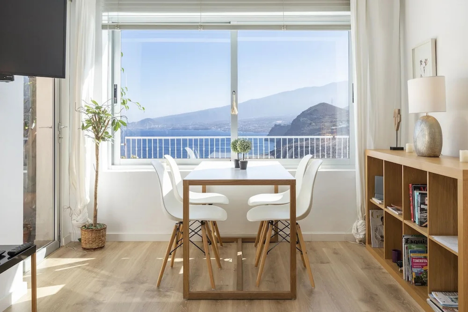 HomeLike Stunning Atlantic Views Apartment