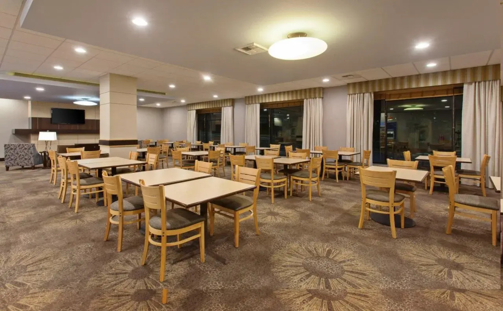 Holiday Inn Express & Suites Tacoma Downtown