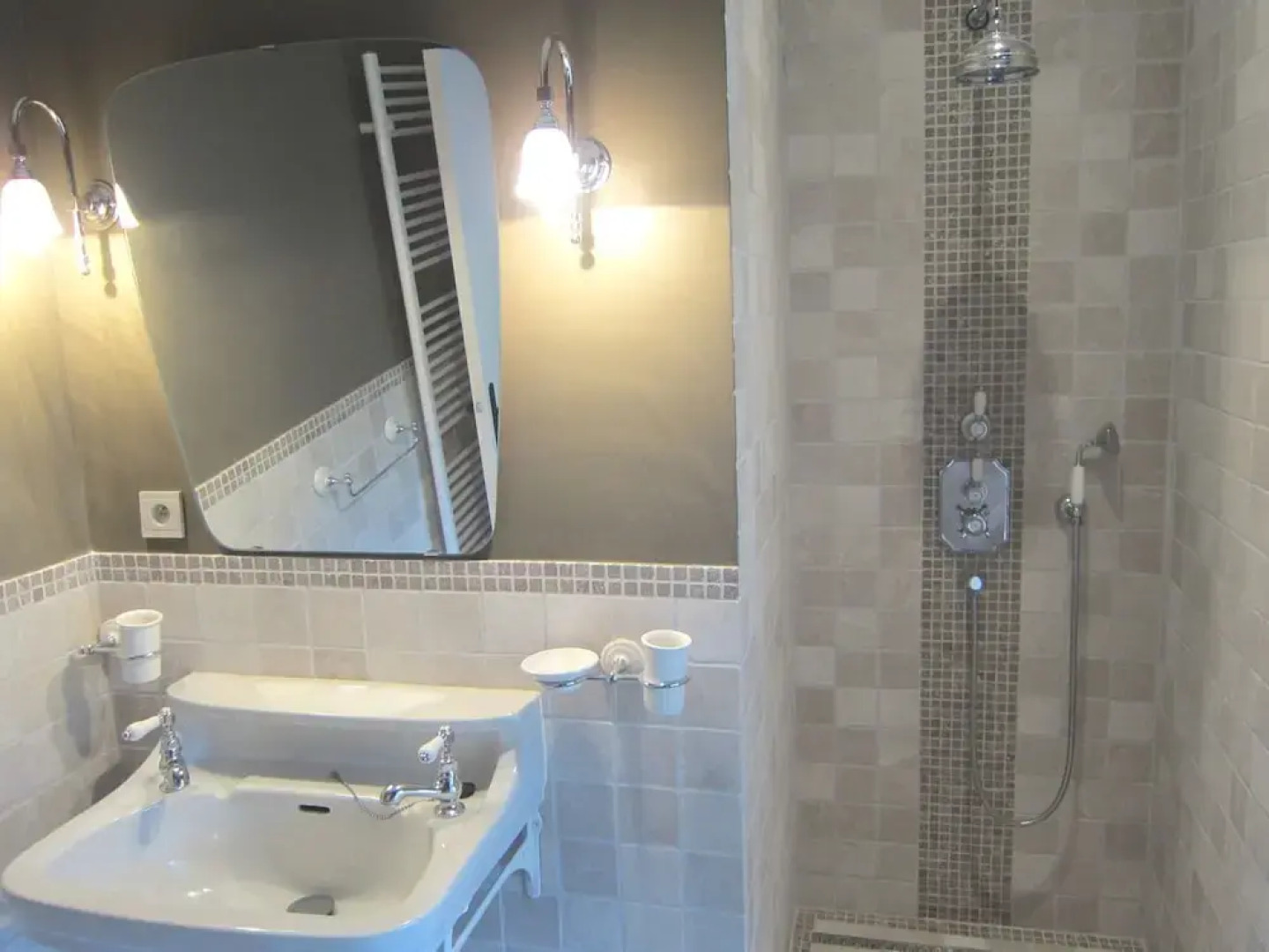 Delightful Castle in Bastogne With Bubble Bath