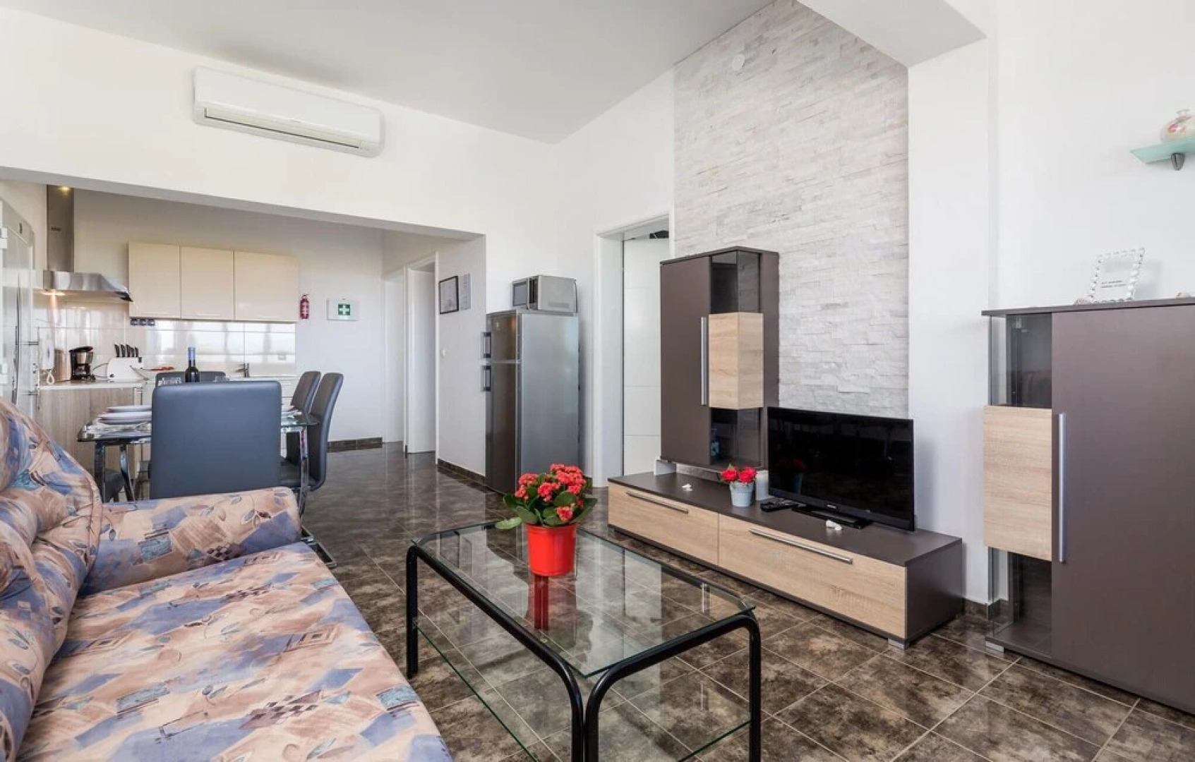 Nice Home in Vrh With Wifi and 2 Bedrooms