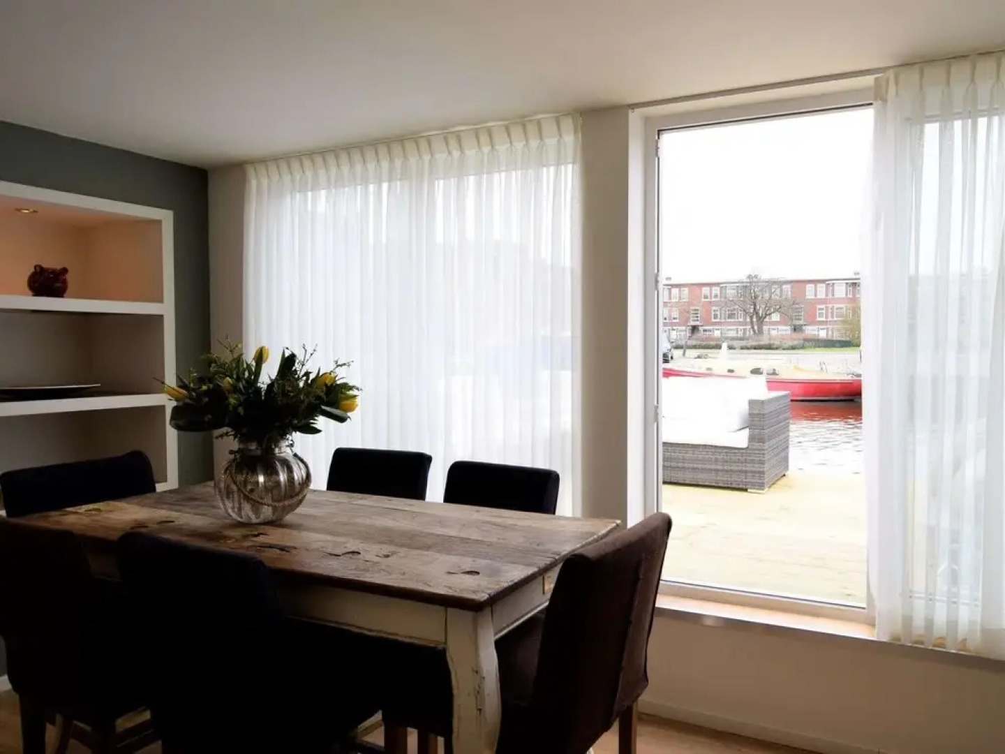 Beautiful Houseboat With Terrace, Jacuzzi