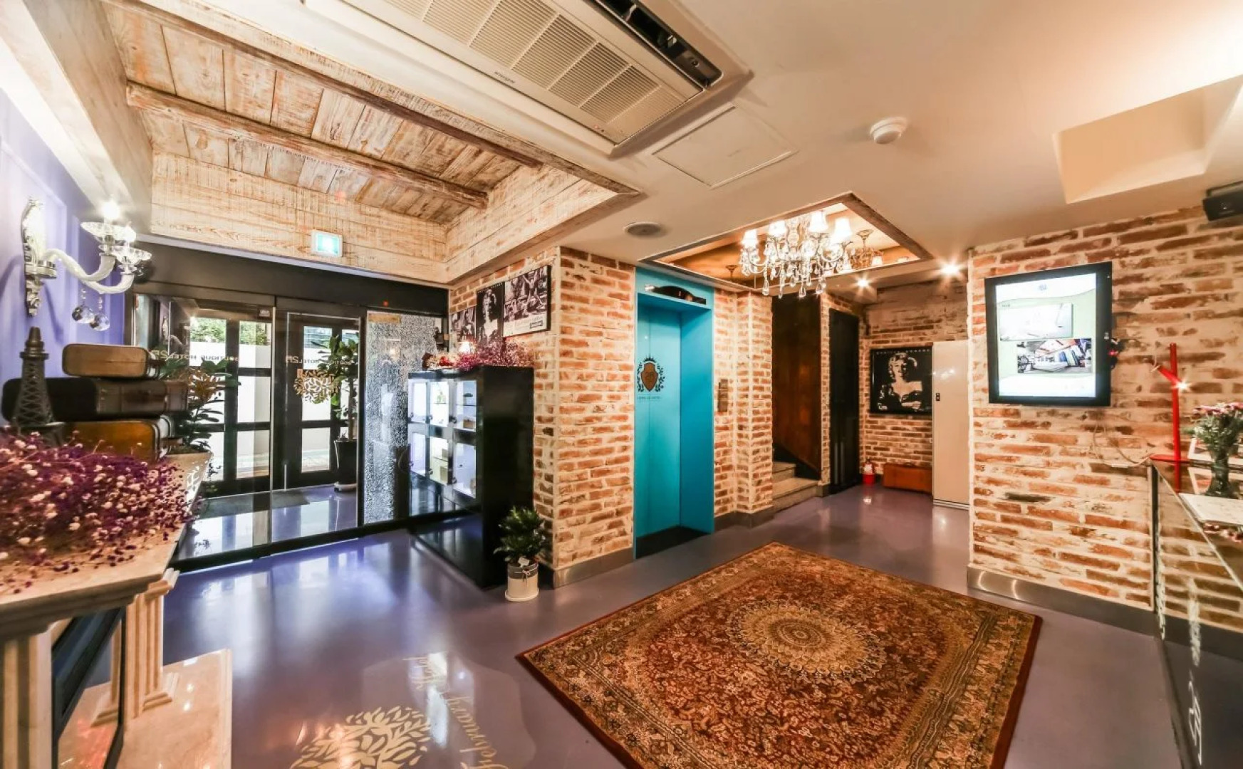 Hotel February Suseong