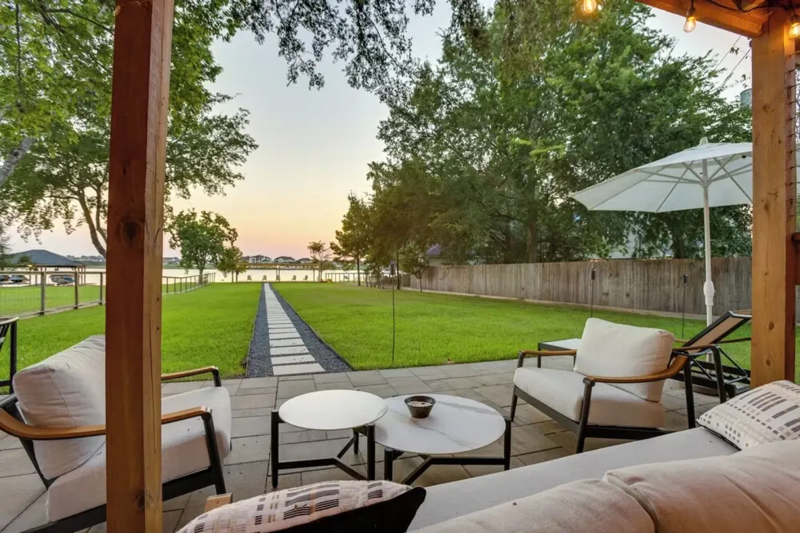 Willis Waterfront Home w/ Deck on Lake Conroe!
