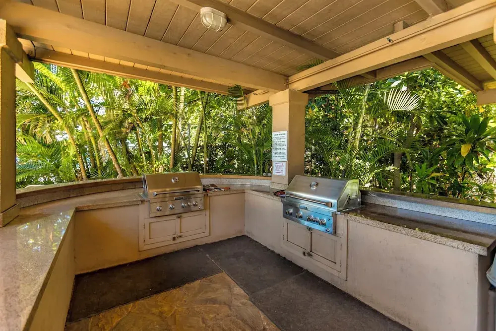 Paki Maui #420 - 1 Br condo by RedAwning