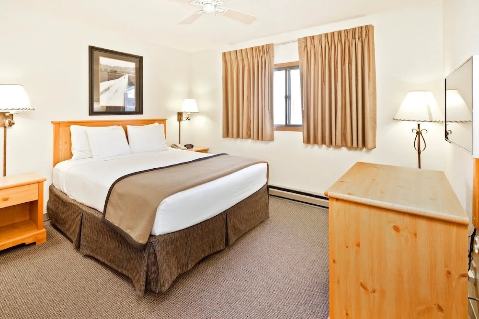 EverSpring Inn & Suites Hill City