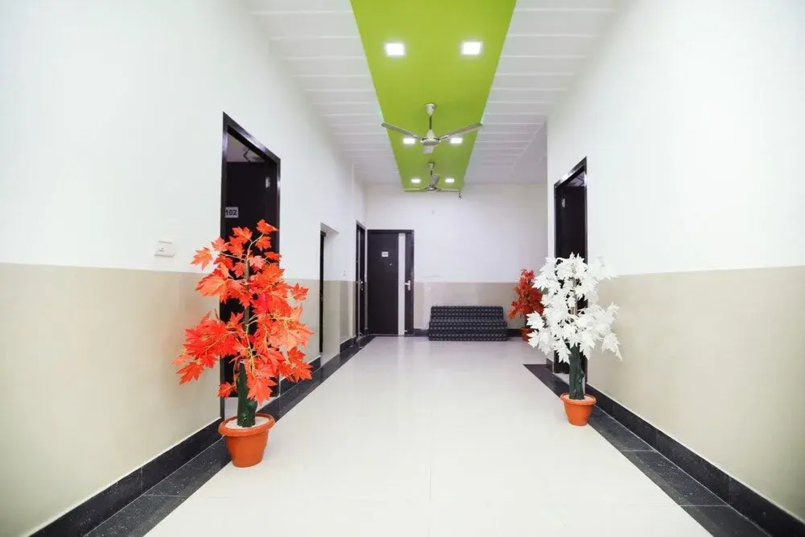 Oyo 47099 Azad Garden