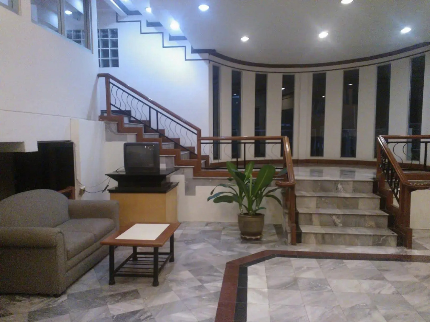 Golden House Service Apartment