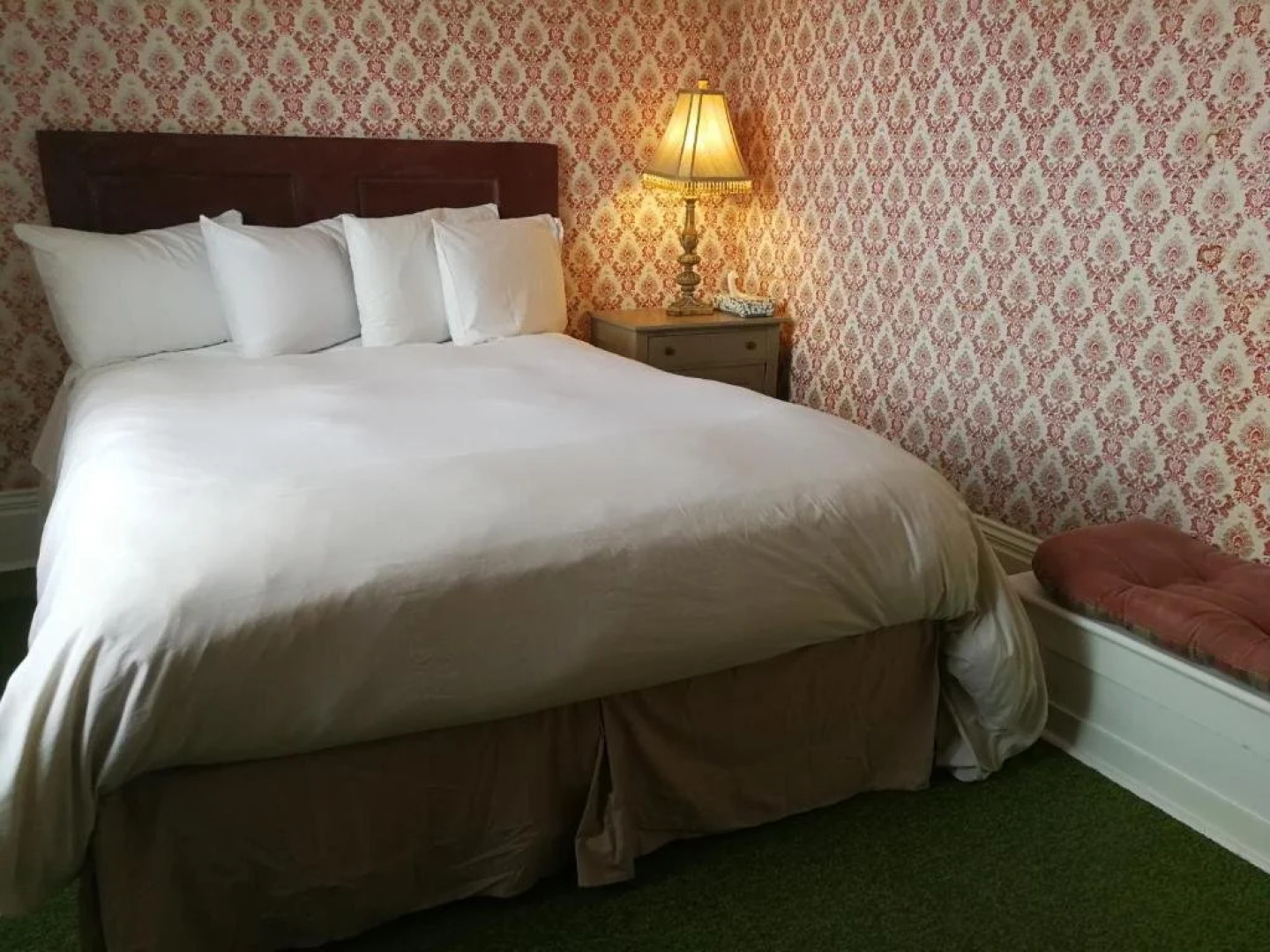 Holiday Country Manor