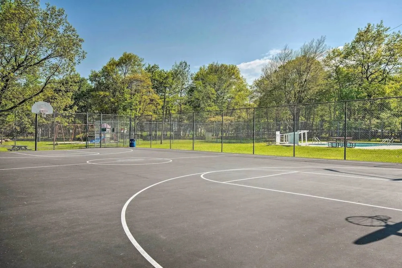 Albrightsville Retreat: Walk to Community Lake!