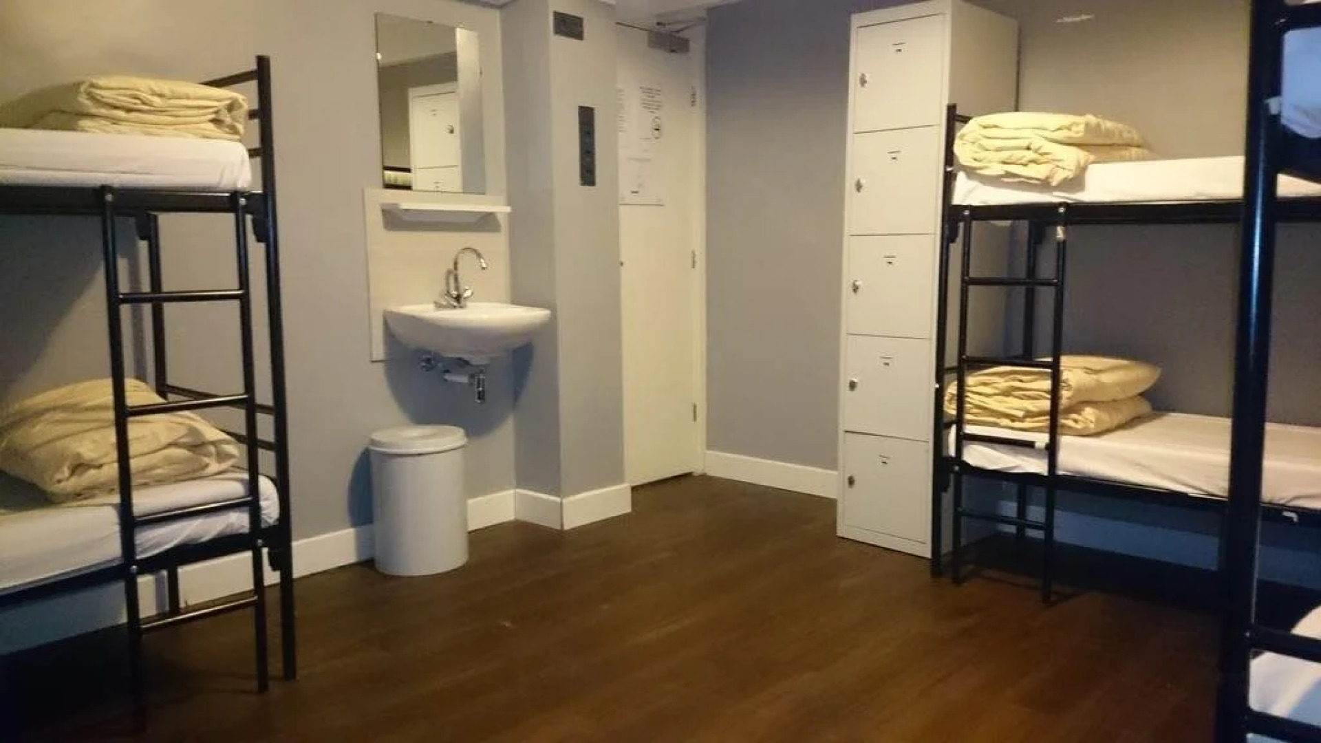 Amigo Hotel - Hostel