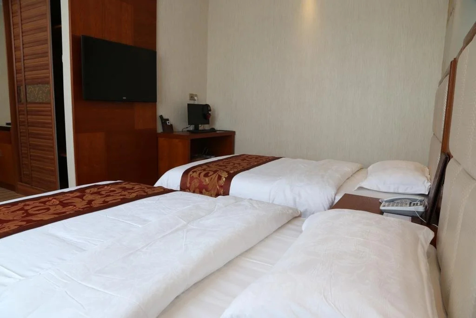 Golden Moon Business Hotel