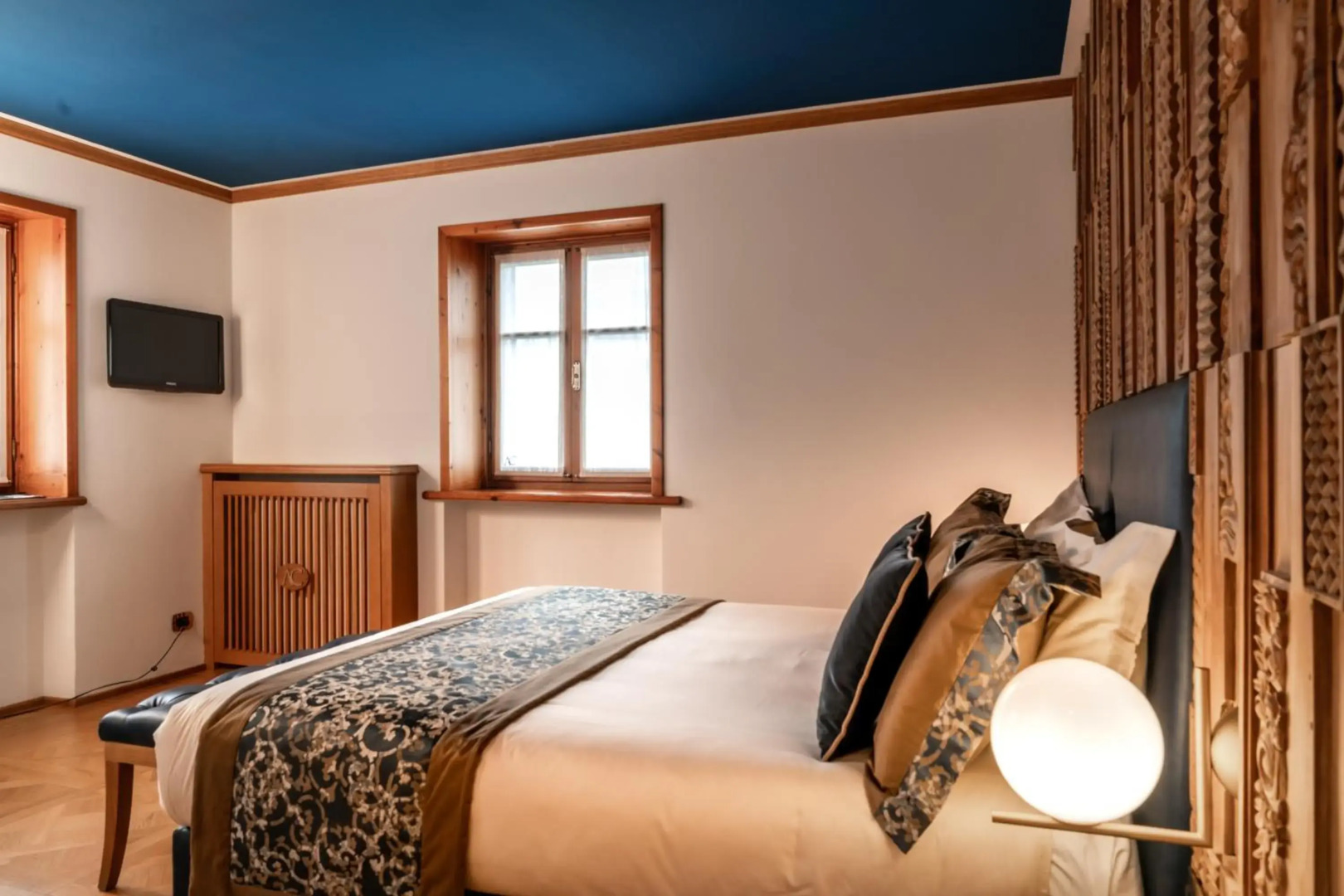Ambra Cortina Luxury & Fashion Boutique Hotel