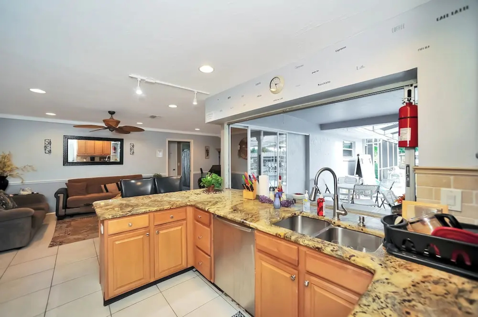 Apollo Beach W/ Pool, Room To Entertain, Pet Friendly! 6 Bedroom Home