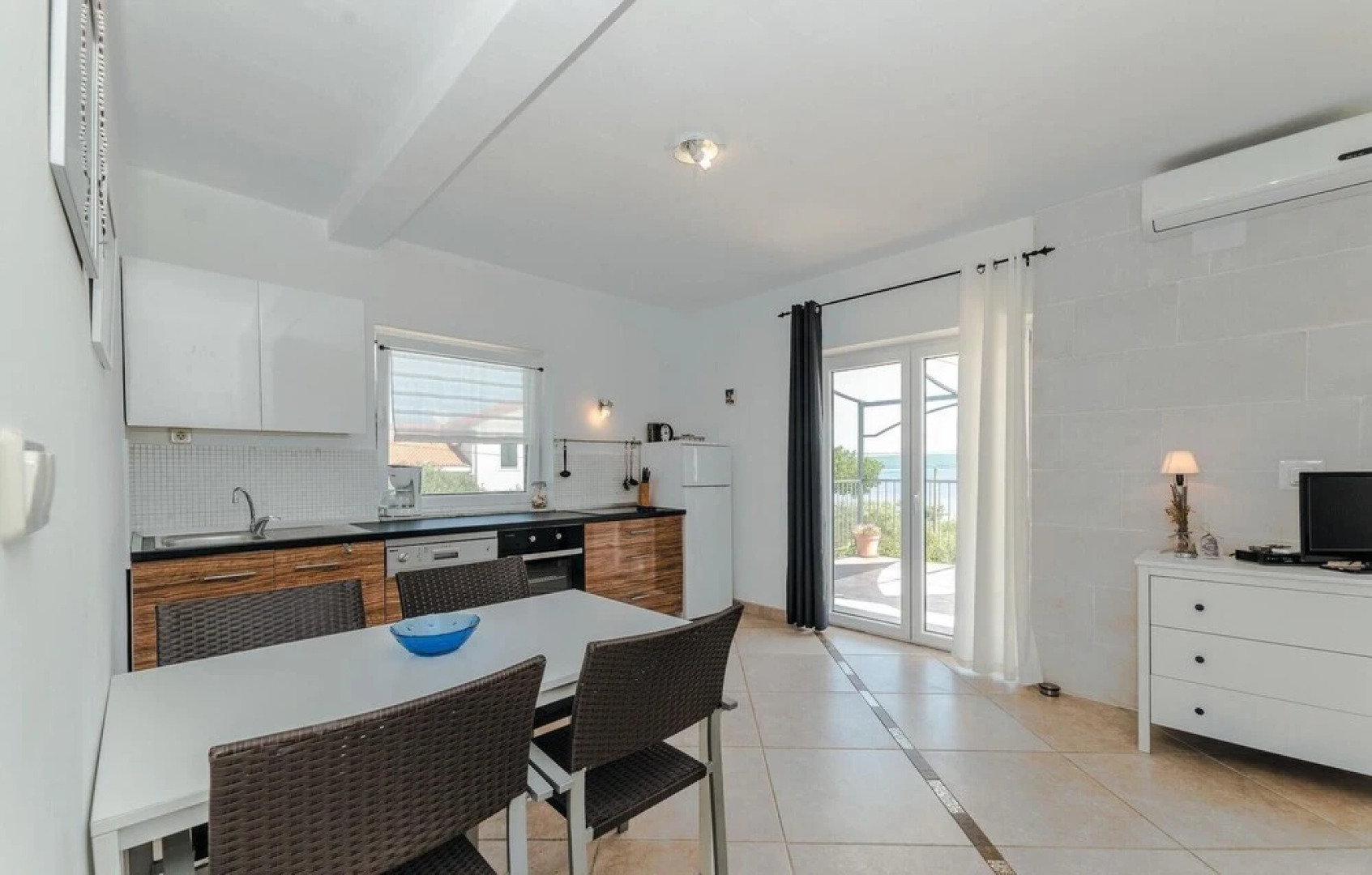 Amazing Home in Dobropoljana With 6 Bedrooms and Outdoor Swimming Pool