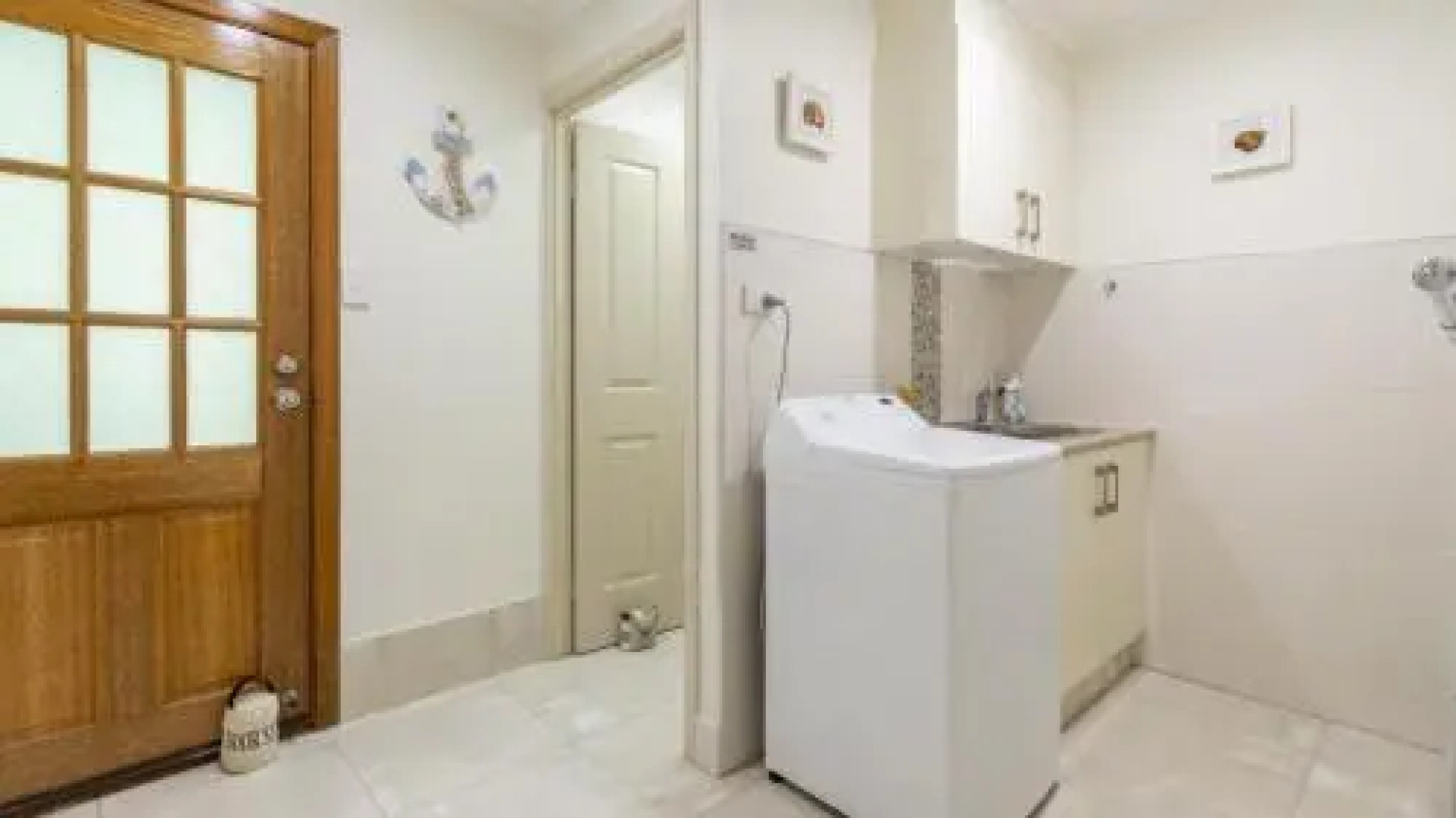 Comfortable lowset family home only minutes from the water! Tarooki St, Bellara