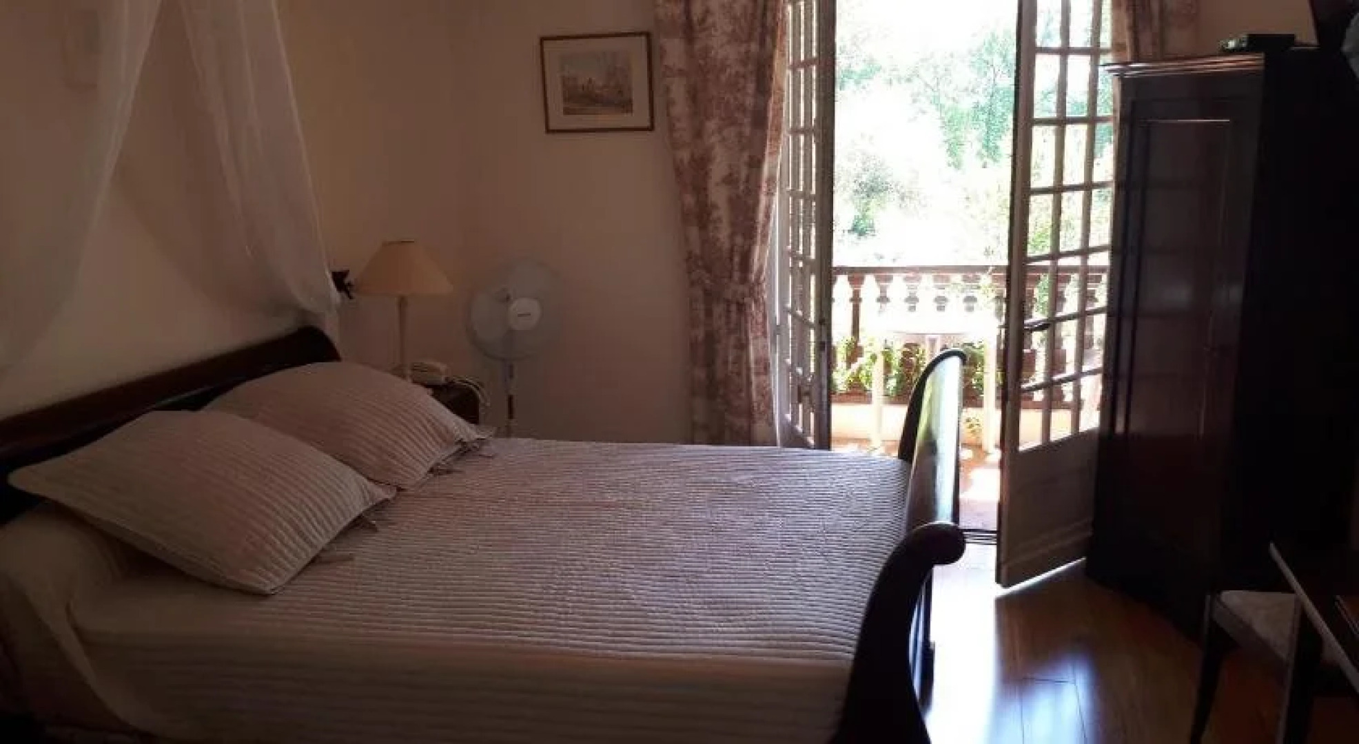 Logis Hostellerie de lAuberge de LÉtang Bleu