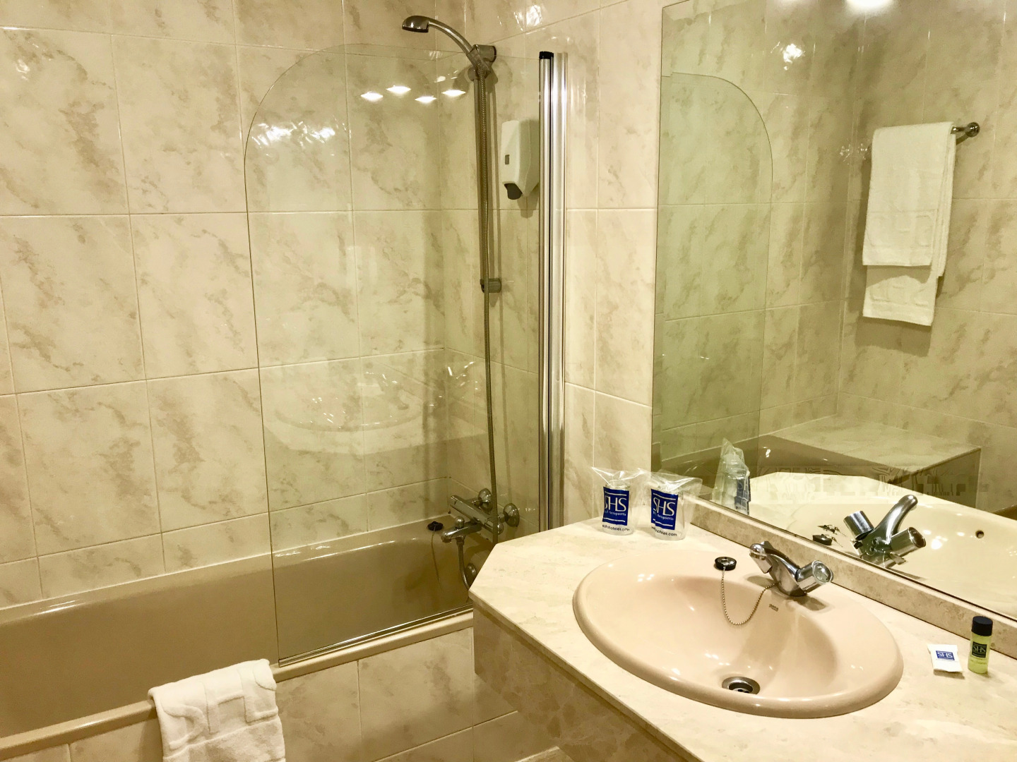 AP Hotel and Parking