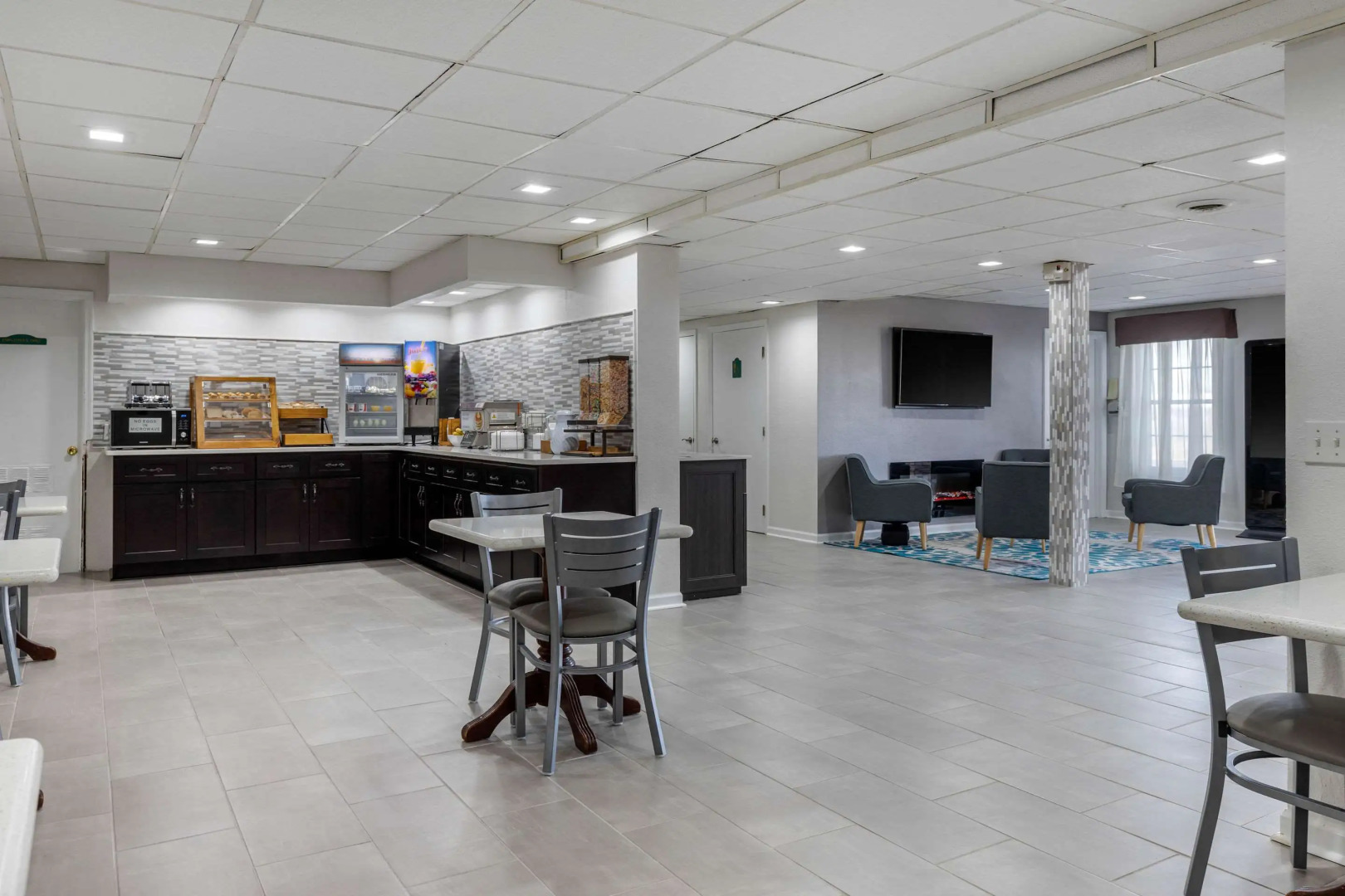 Econo Lodge at the University