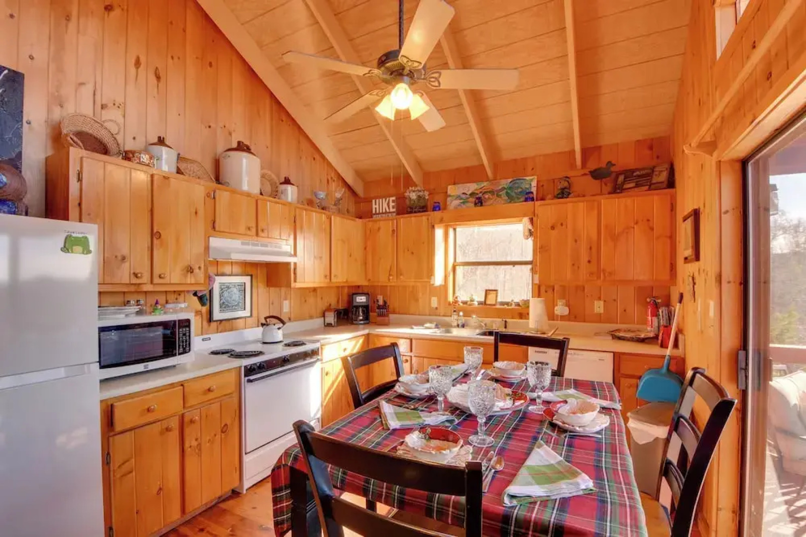 'frog Leap' Hiawassee Cabin w/ Blue Ridge Mtn View