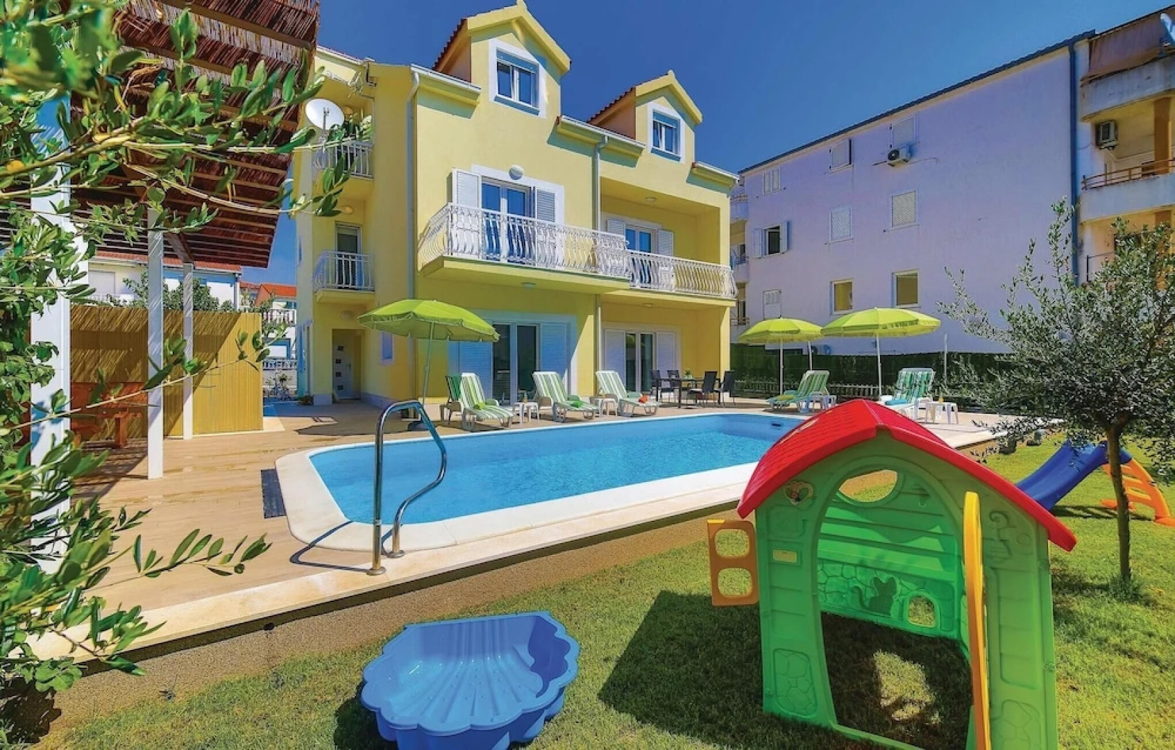 Awesome Home in Kastel Stafilic With Sauna, Wifi and 5 Bedrooms