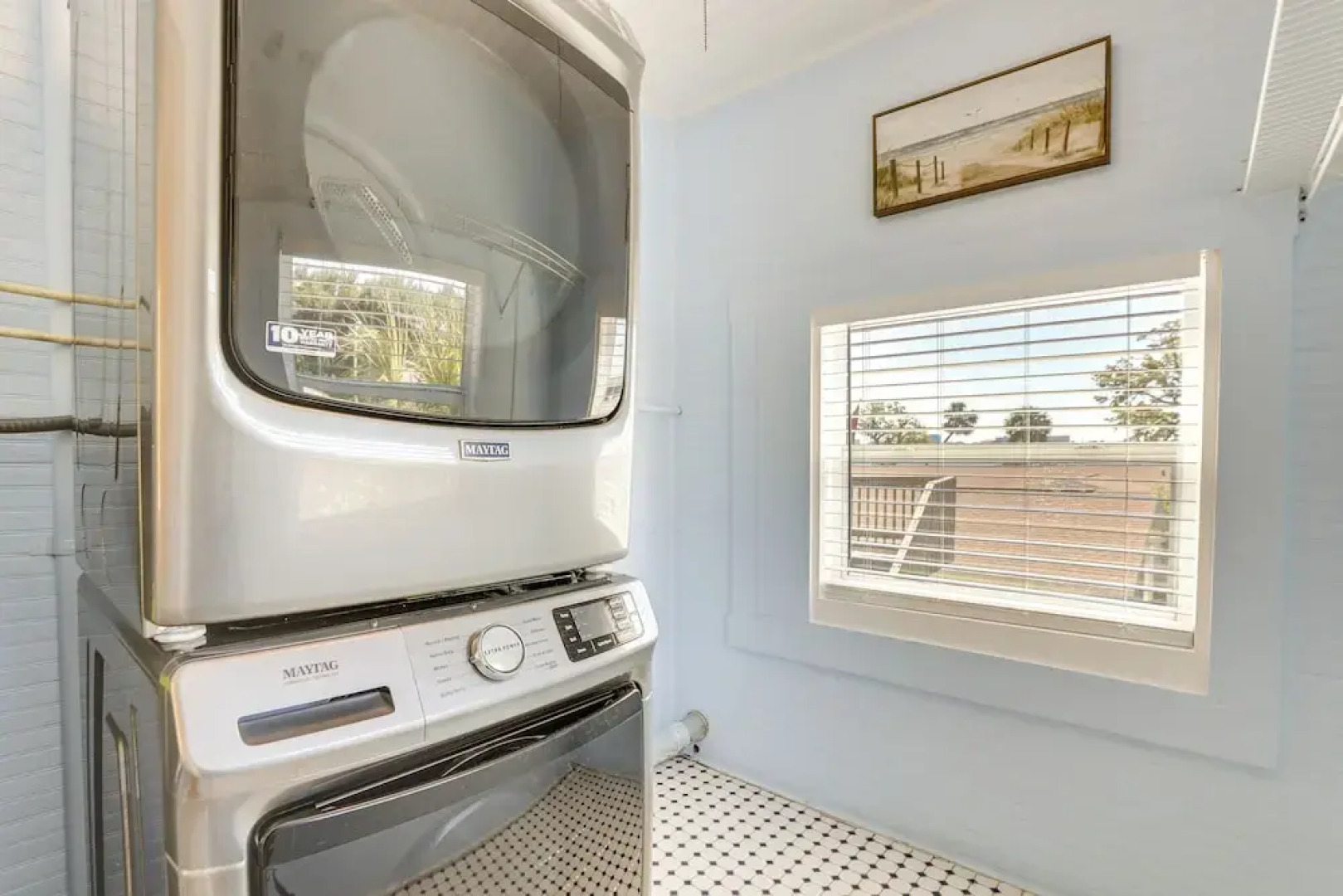 Walk to Manatee River: Palmetto Unit w/ Sunroom