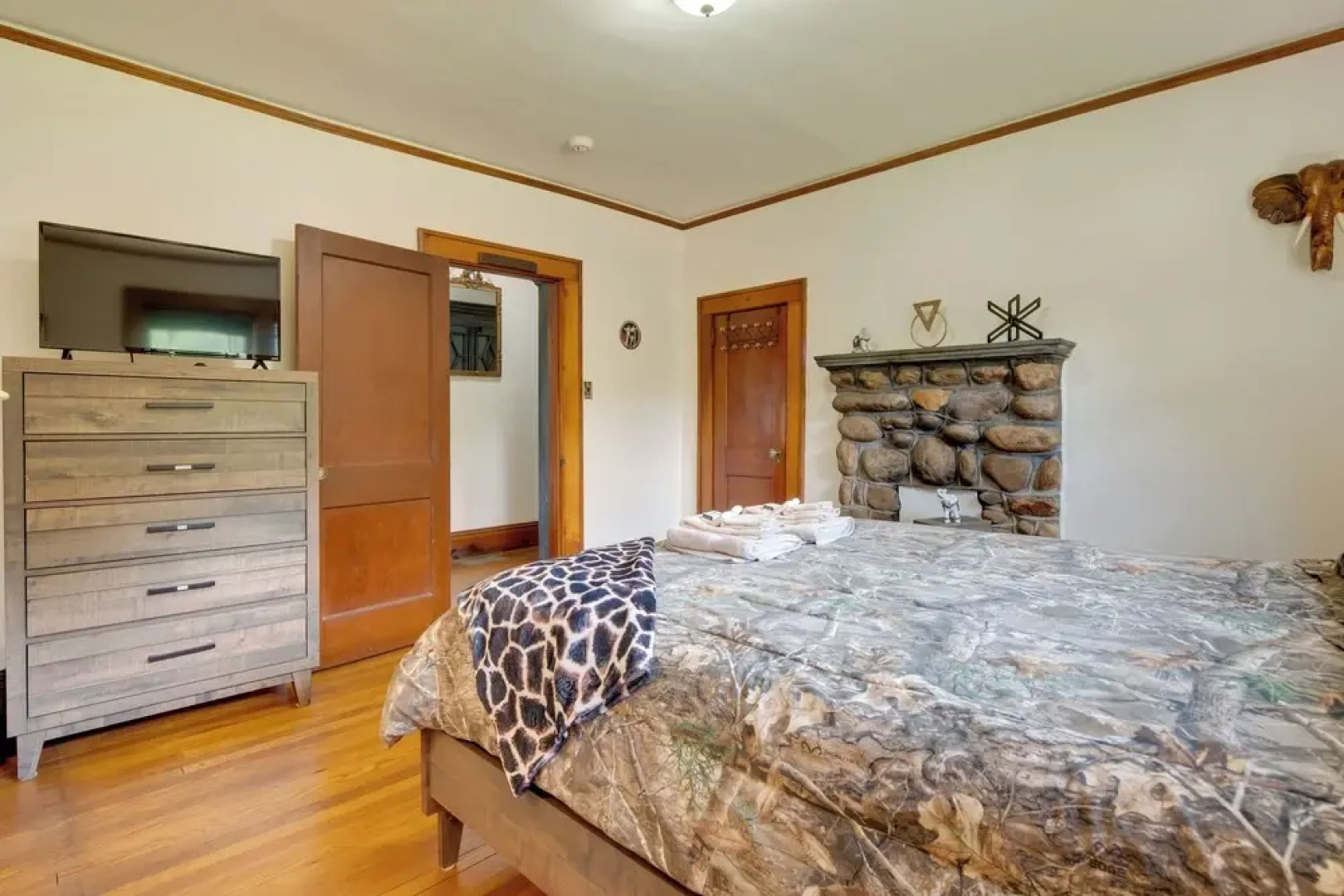 Hike + Explore: Mountain-view Escape in Candler