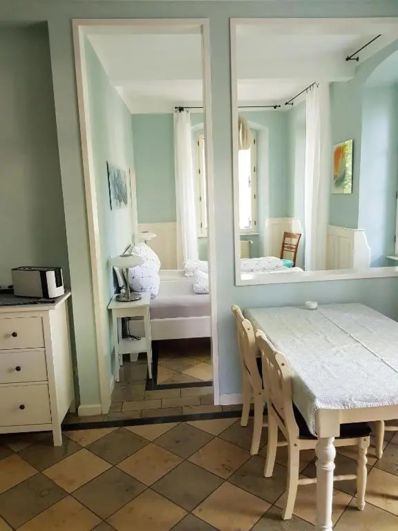 Ehem. Sommerresidenz von Fürst Friedrich III. App.1 und App.2