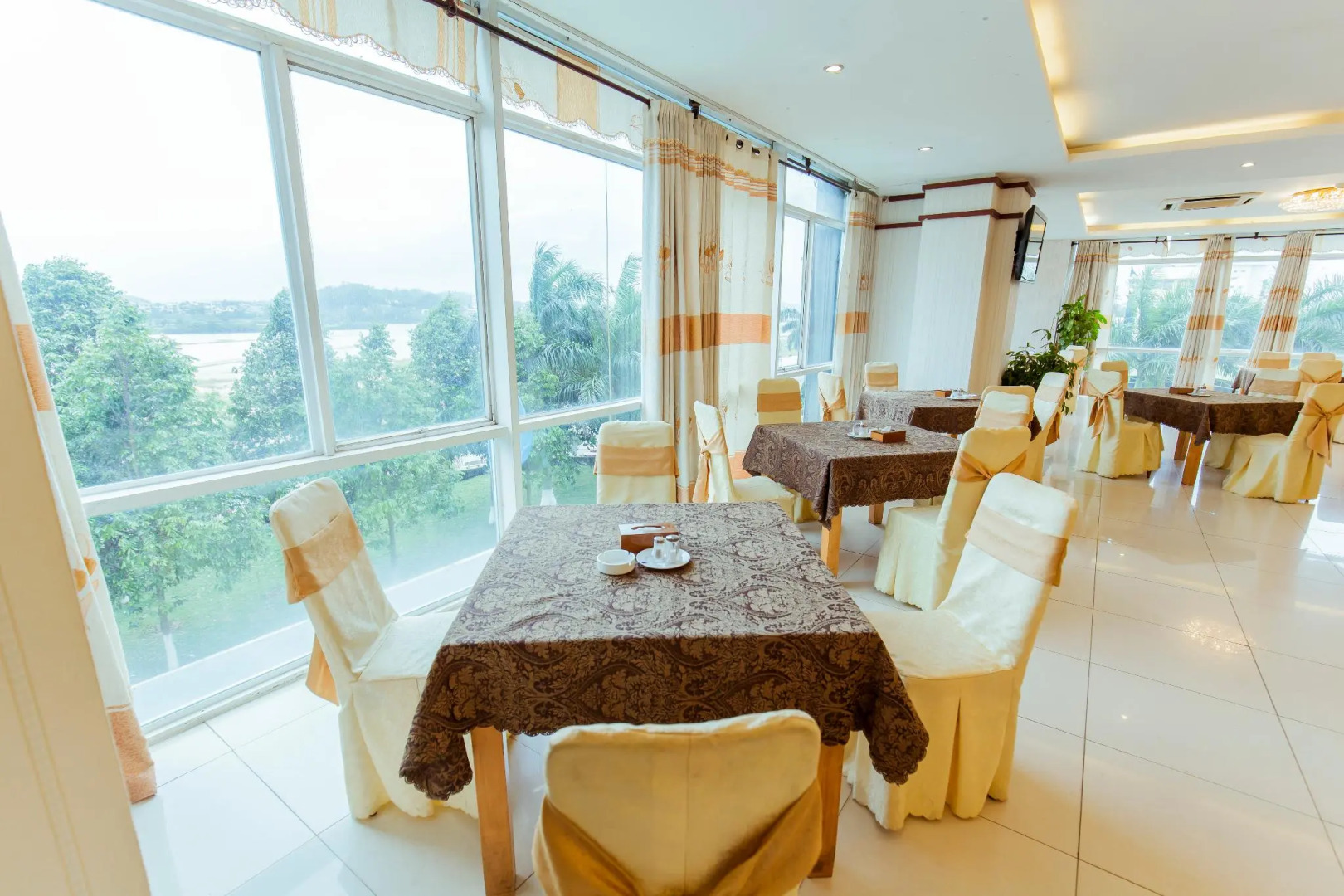 Thien An Riverside Hotel