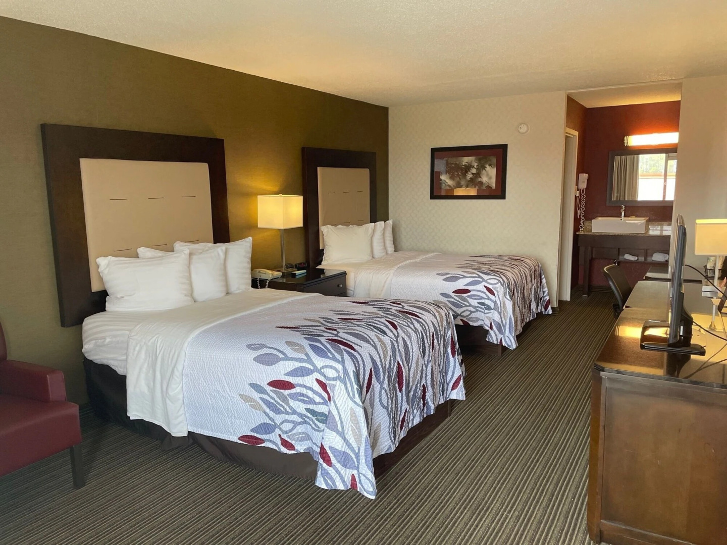 Red Roof Inn & Suites DeKalb