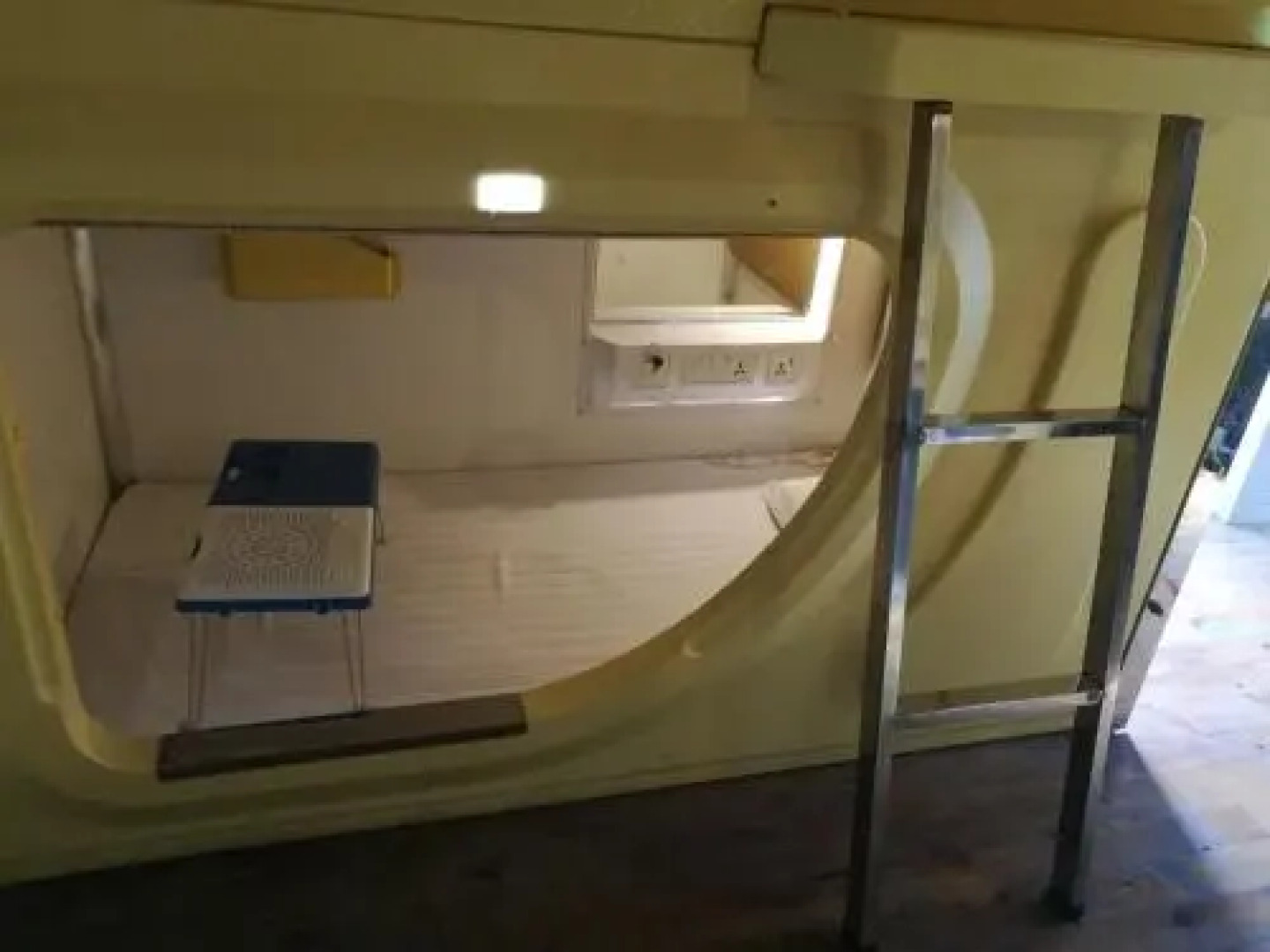 9 Space Capsule Youth Hostel