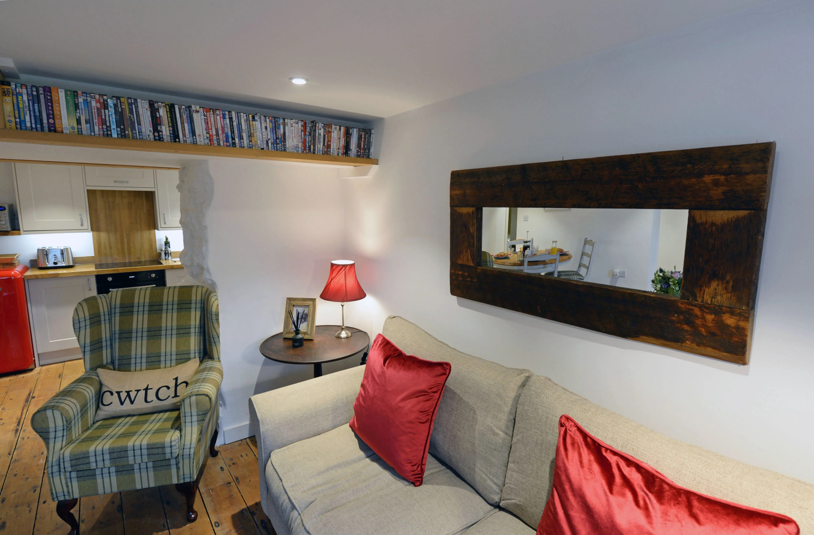 The Cwtch - Luxury Cottage, Sea Views, Pet Friendly
