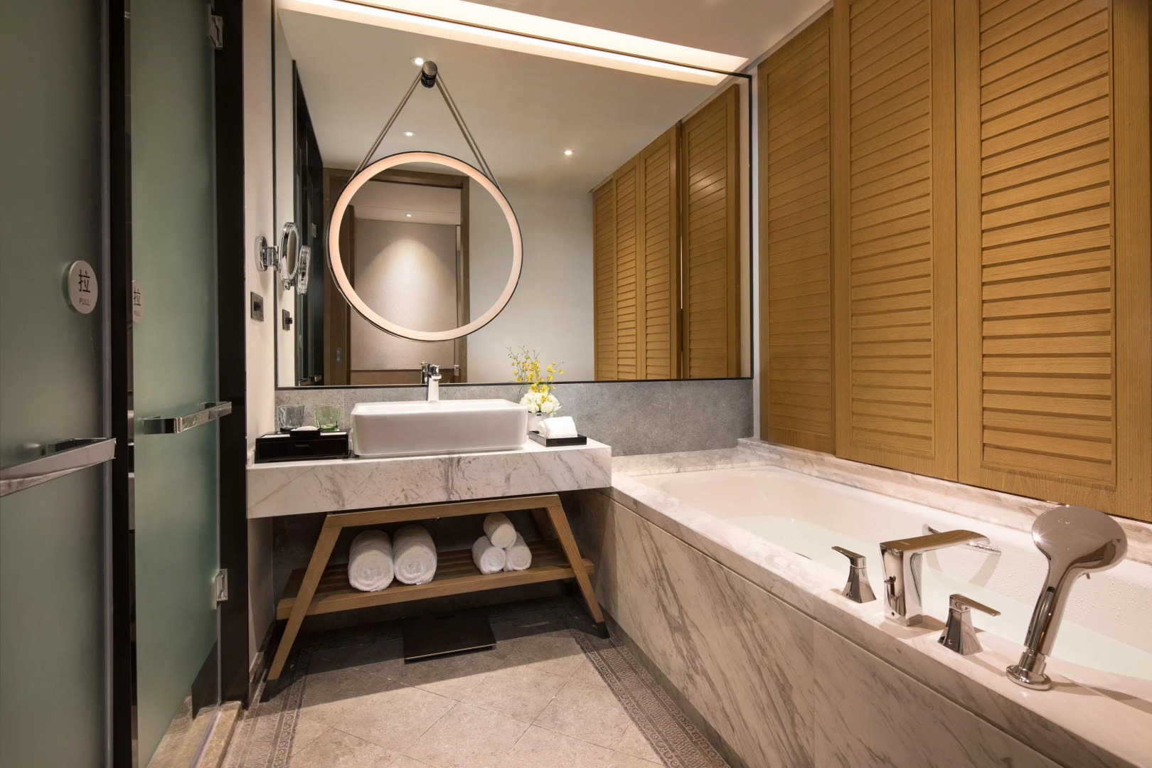 Crowne Plaza Qingdao Oriental Movie Metropolis