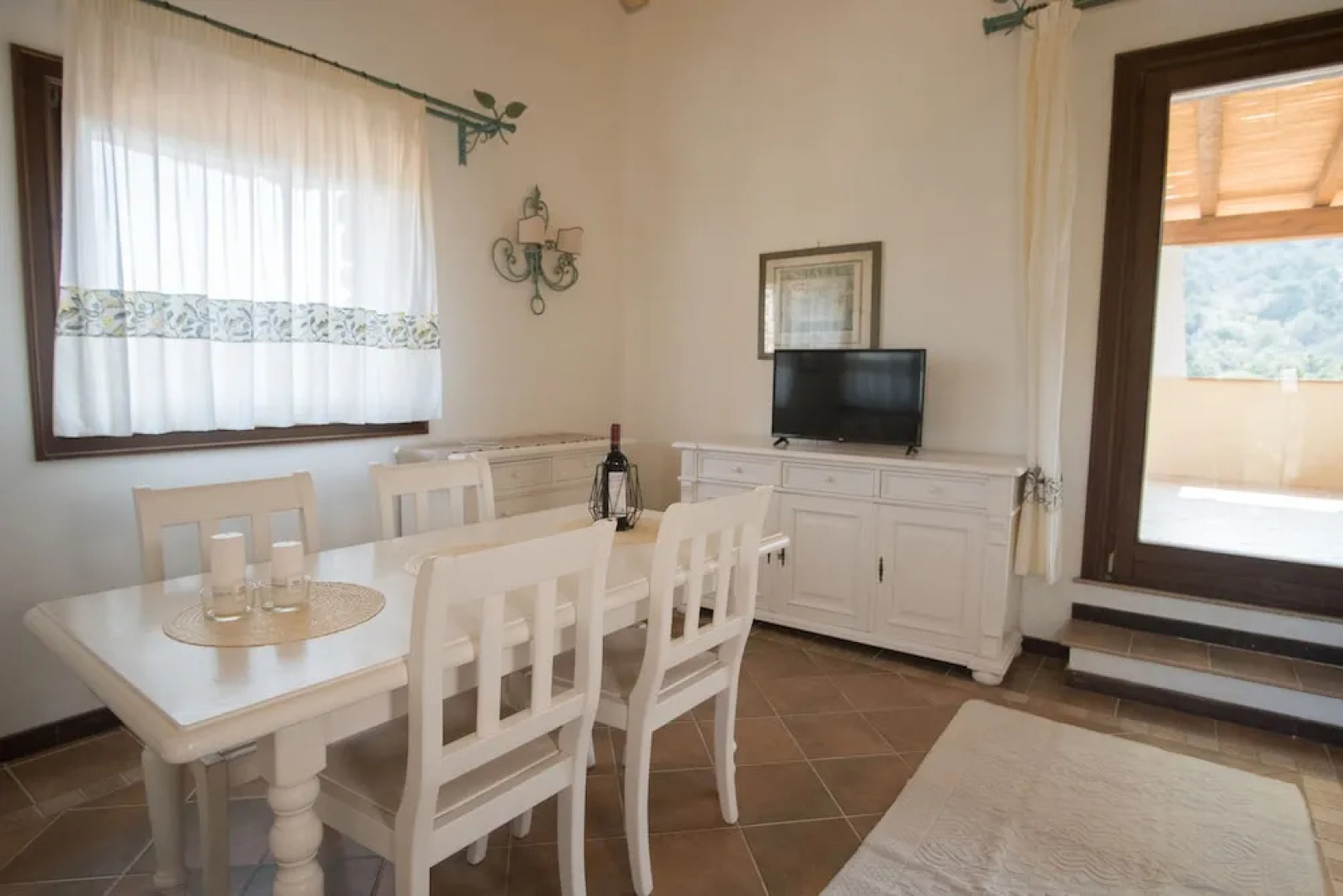 Beautiful Giardino Degli Oleandri two Bedroom Apt Sleeps 6 Plus a Child num 0862
