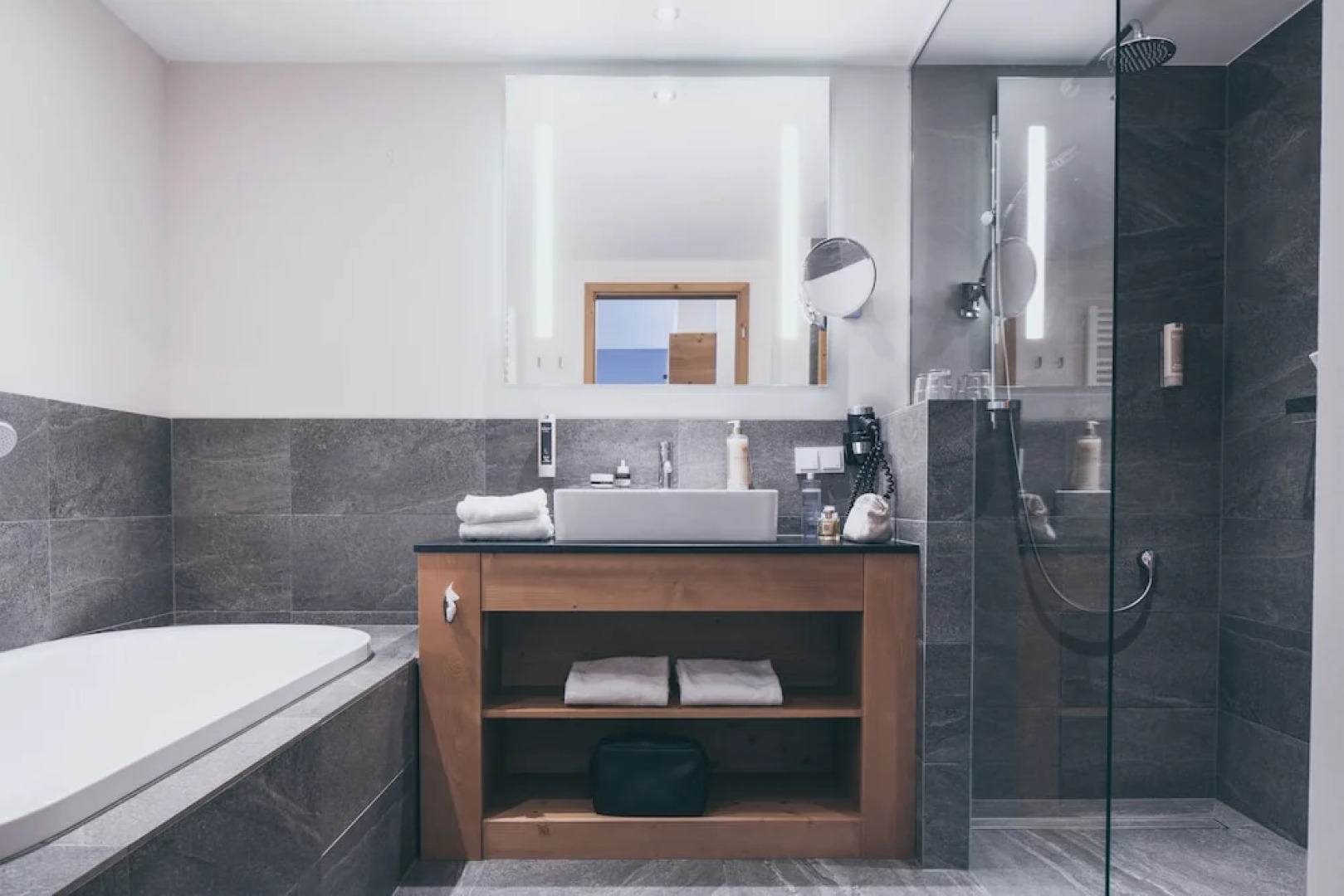 Apart-Hotel PURE Lermoos