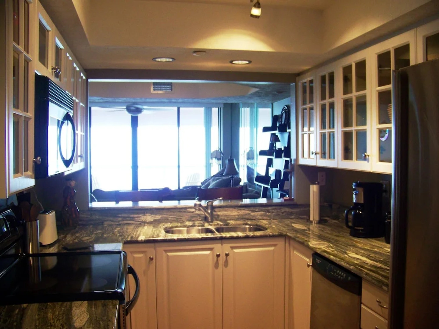 Crescent Beach Club 14C Apartment