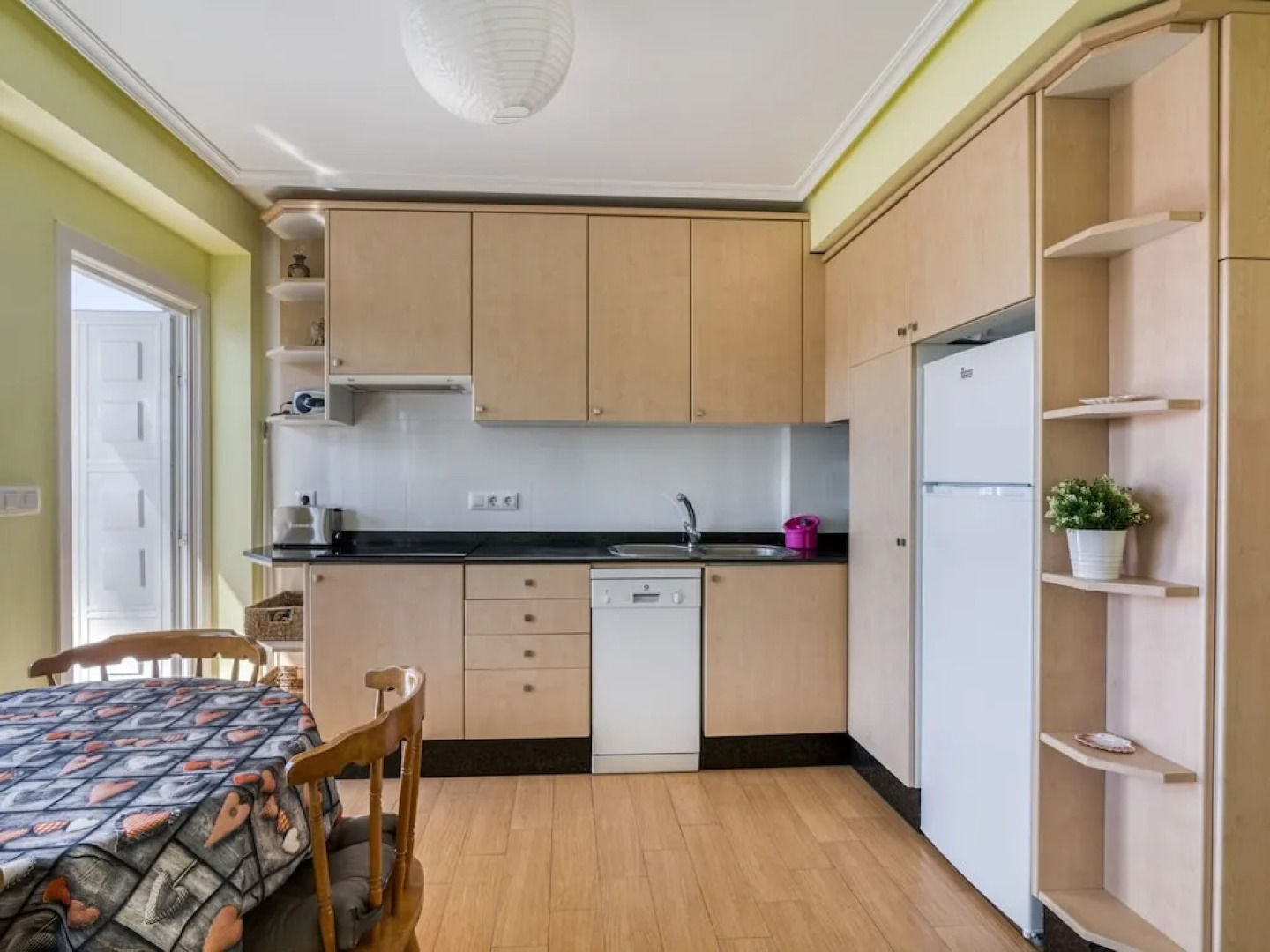 Nice Apartment With Spacious Terrace and Beautiful Views of the Atlantic Ocean