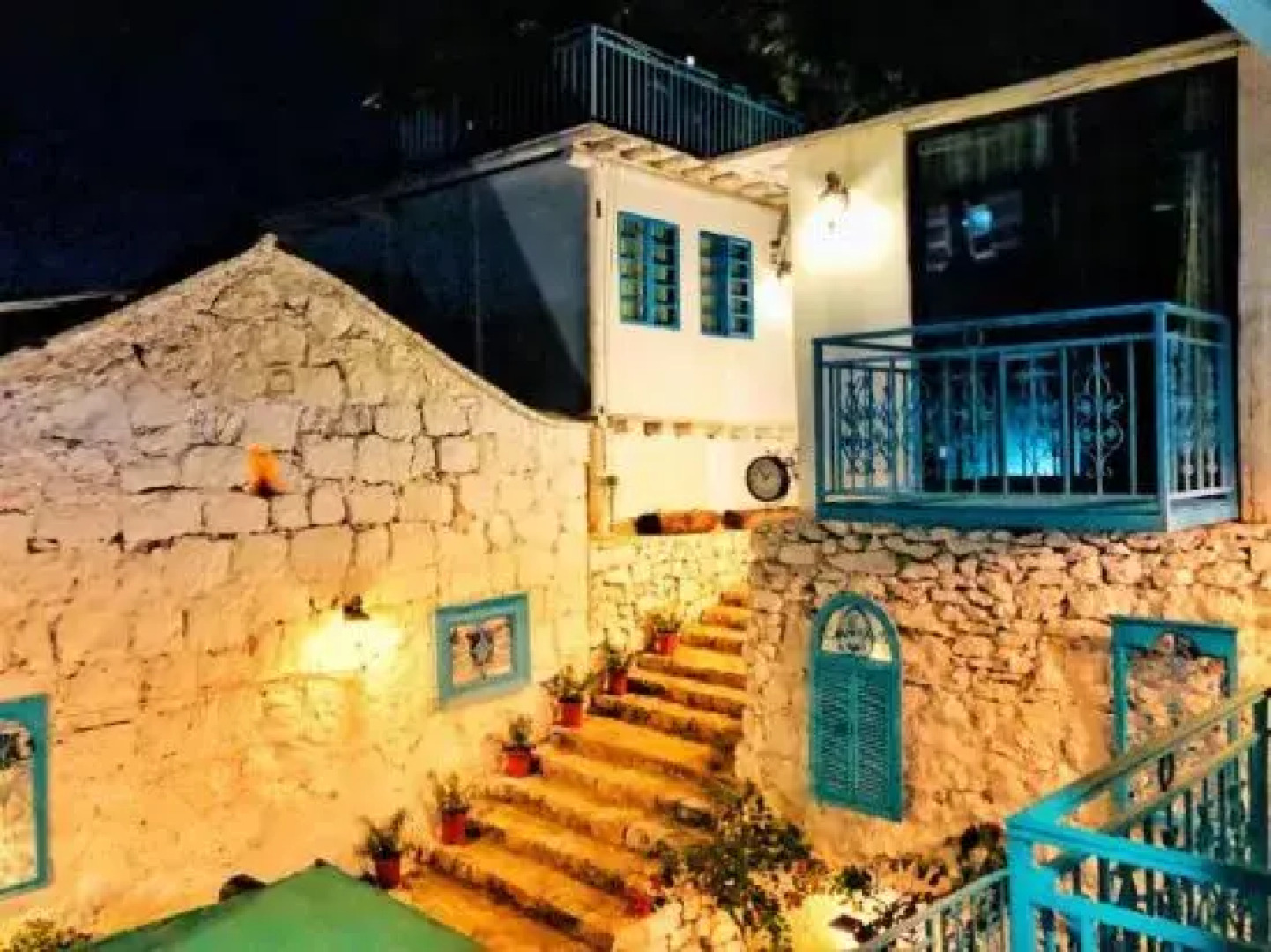 Kaiyuan Fengming Banshan Inn