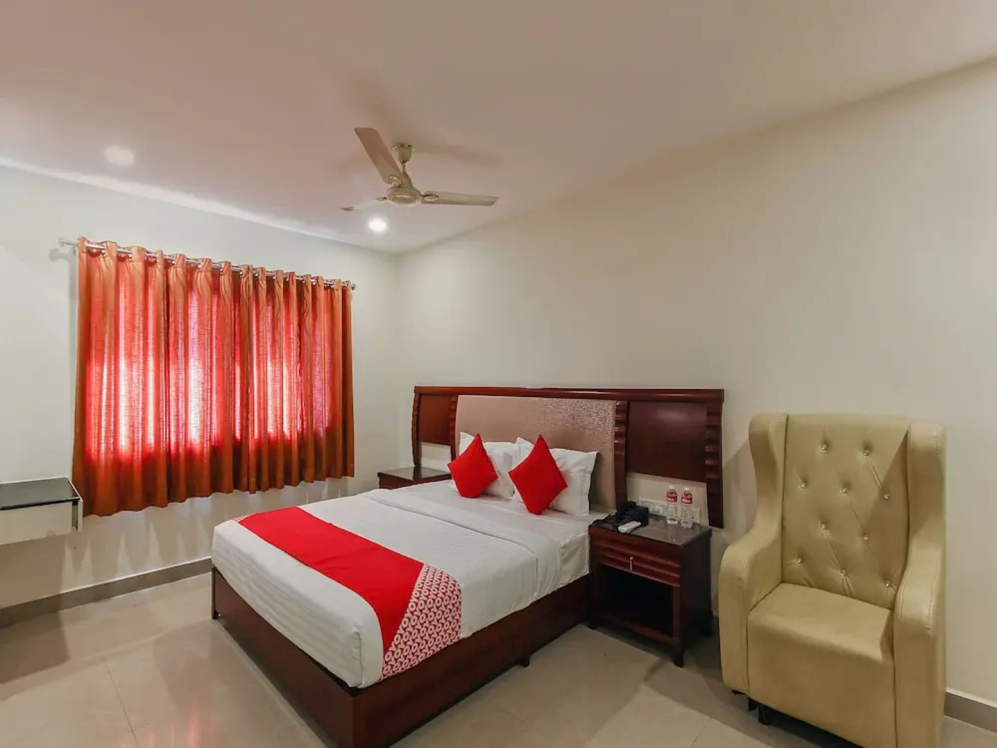 OYO 24799 Redlas Inn