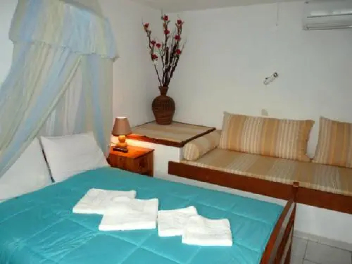 Violetta Studios & Apartments