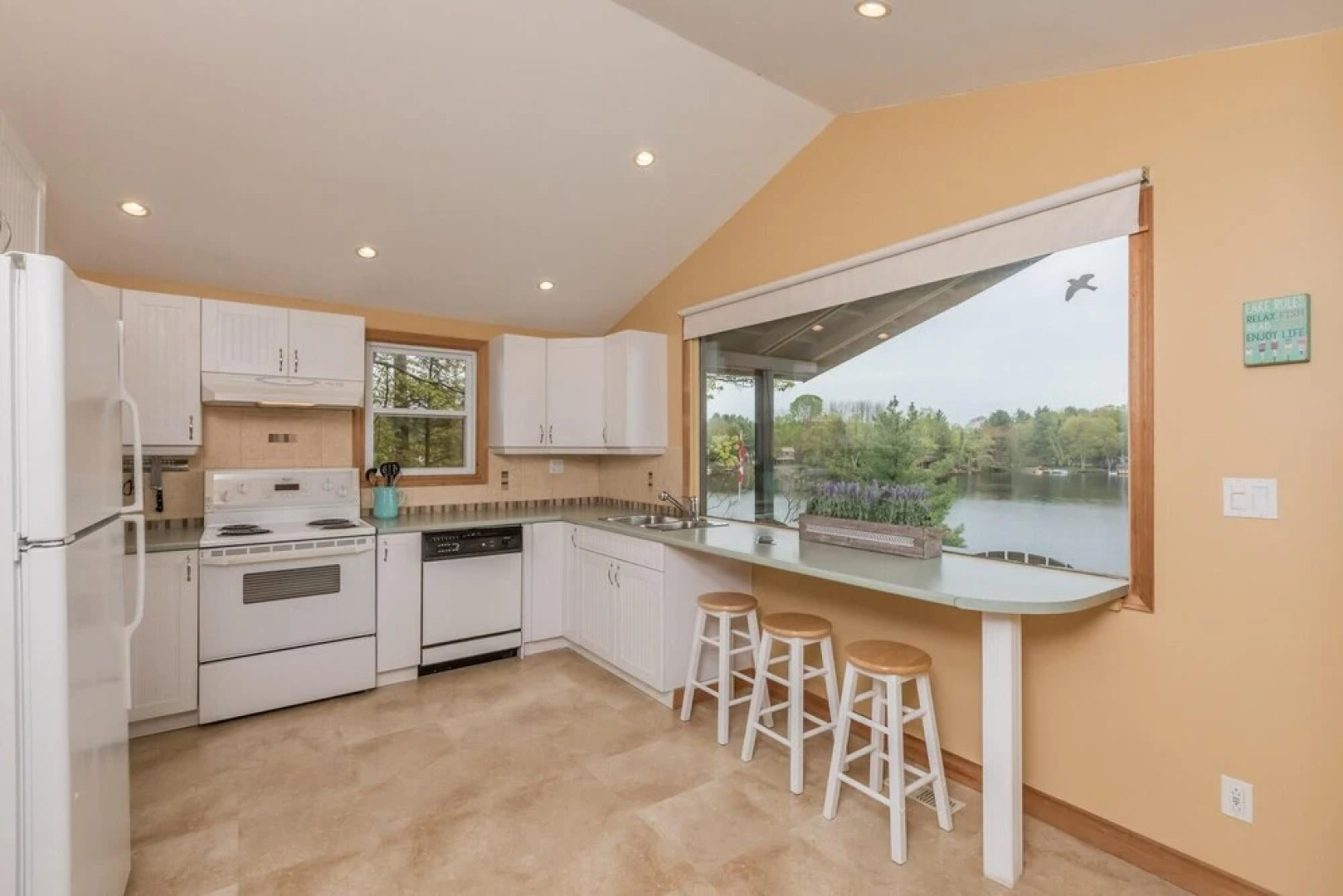 Brandy on the Rocks ~ a perfect family retreat on Brandy Lake!