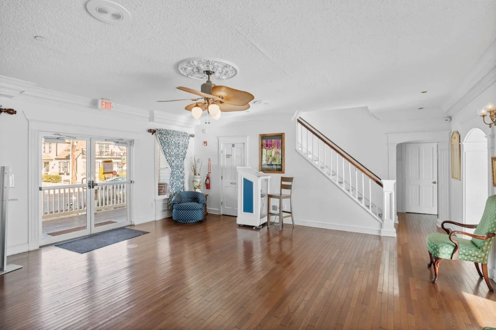 Tavern on the Bay Hotel & Marina