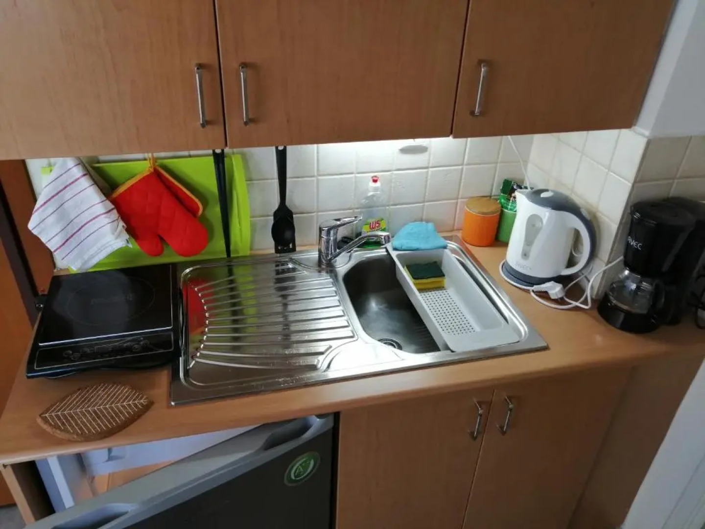 Spacious & Modern Studio Apartment Near the Airport