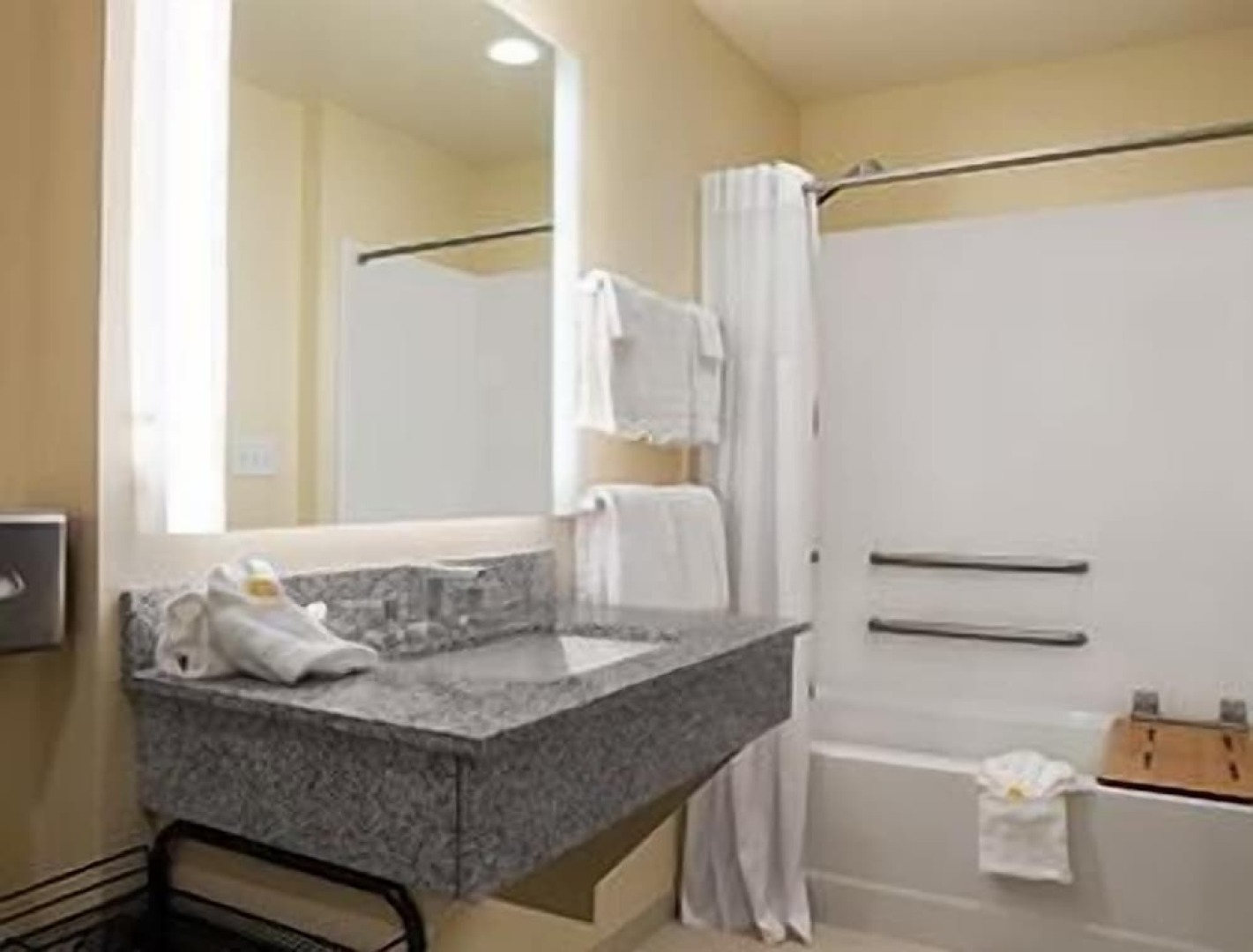 Days Inn and Suites Caldwell